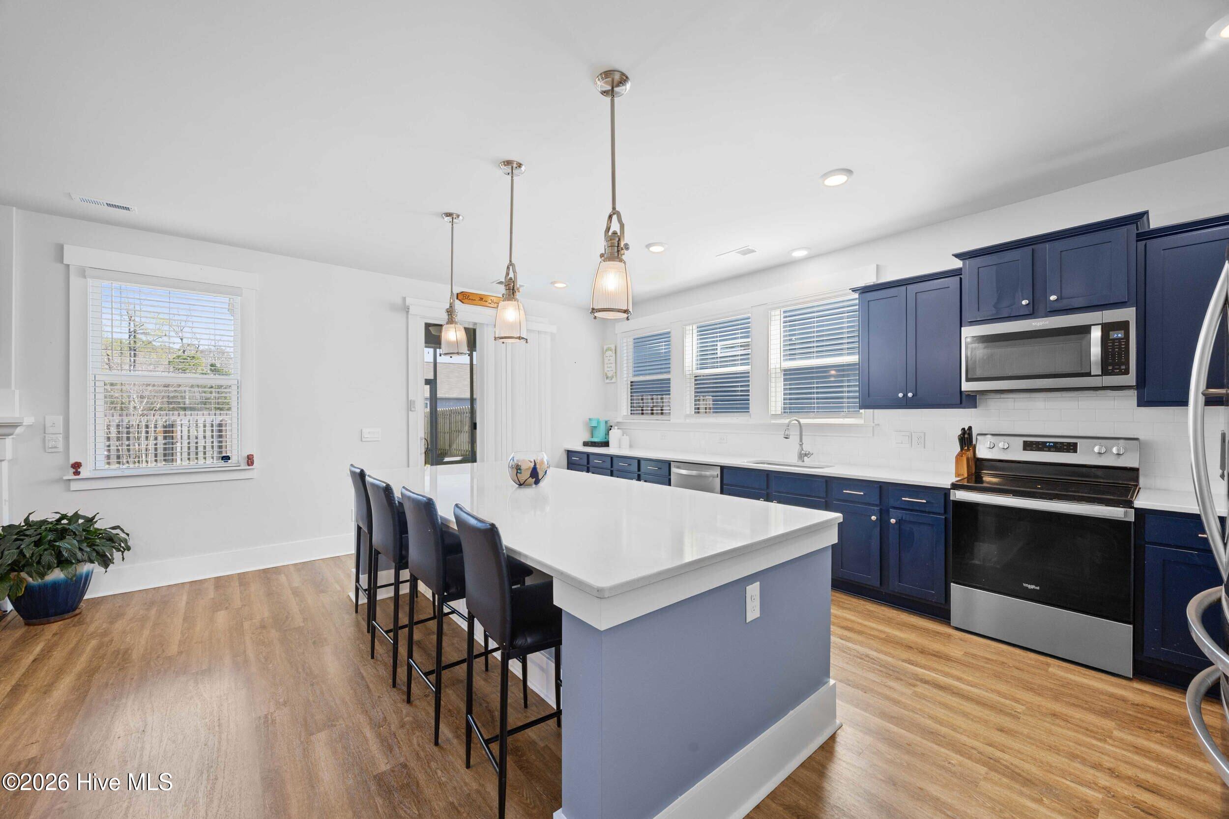 100561686 | Photo 13