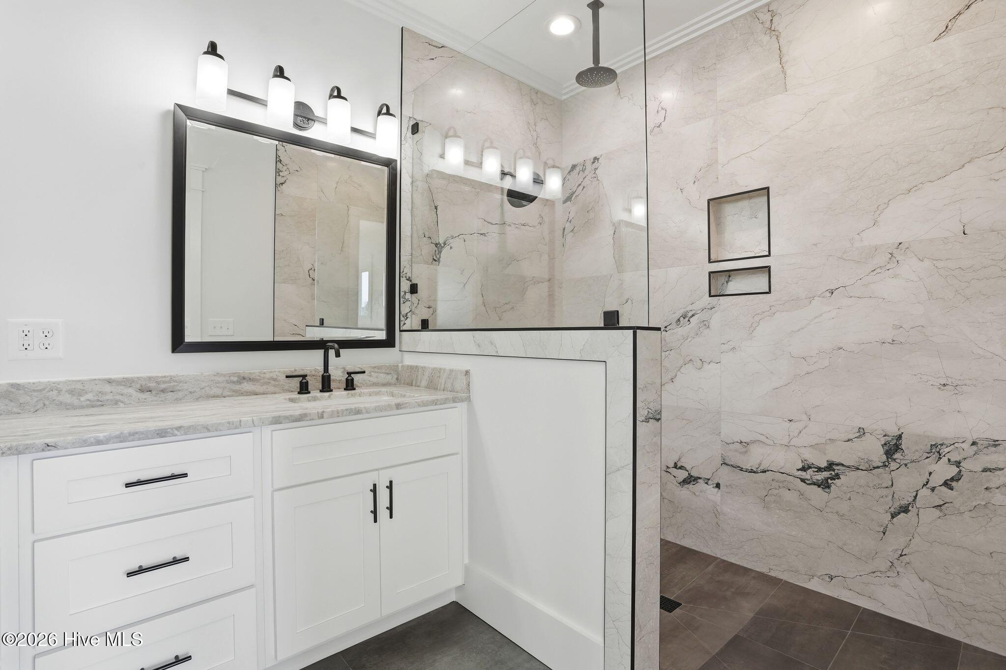 100554996 | Photo 64