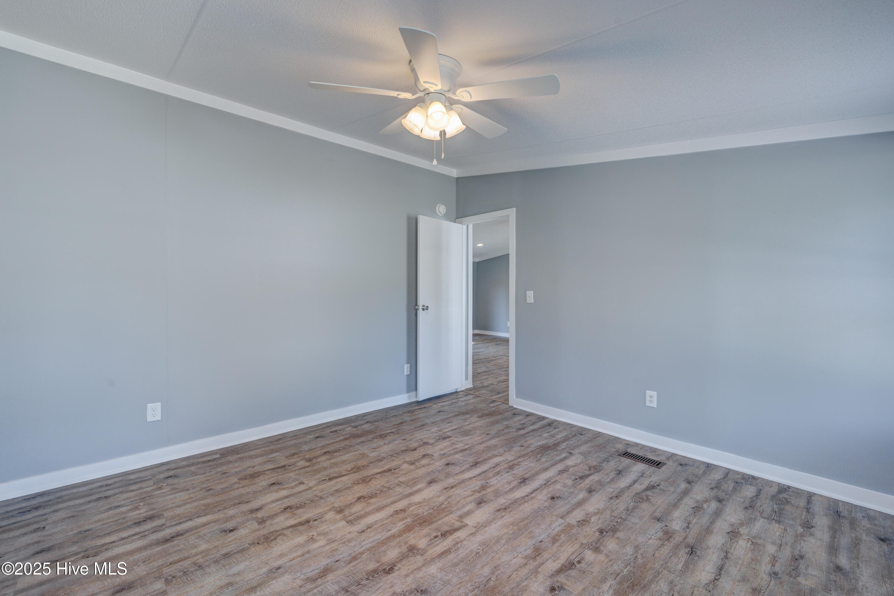 100516648 | Photo 24