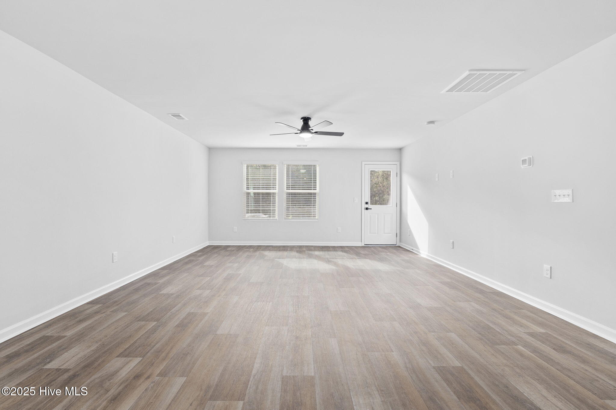 100544084 | Photo 16