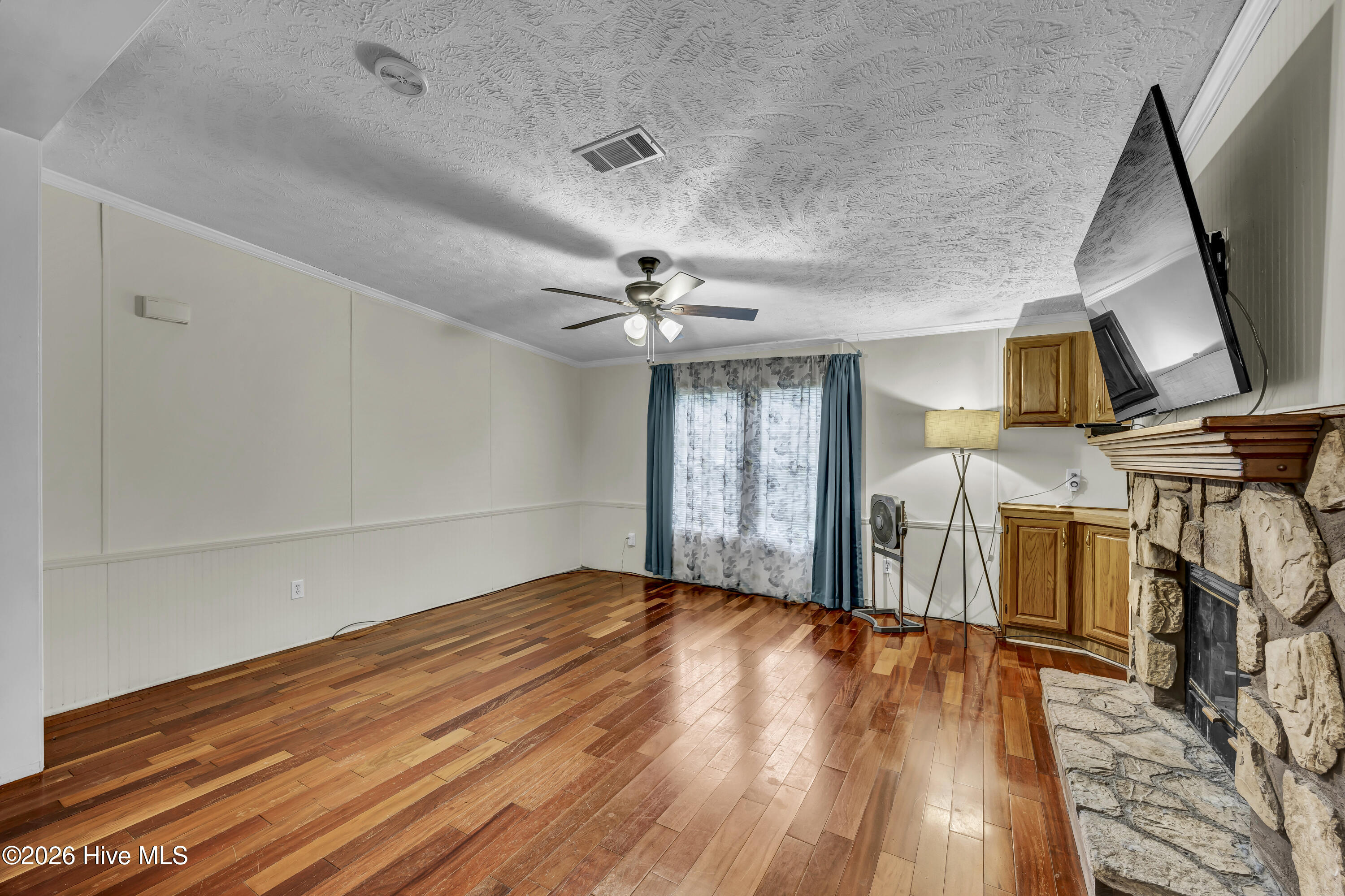 100561537 | Photo 12