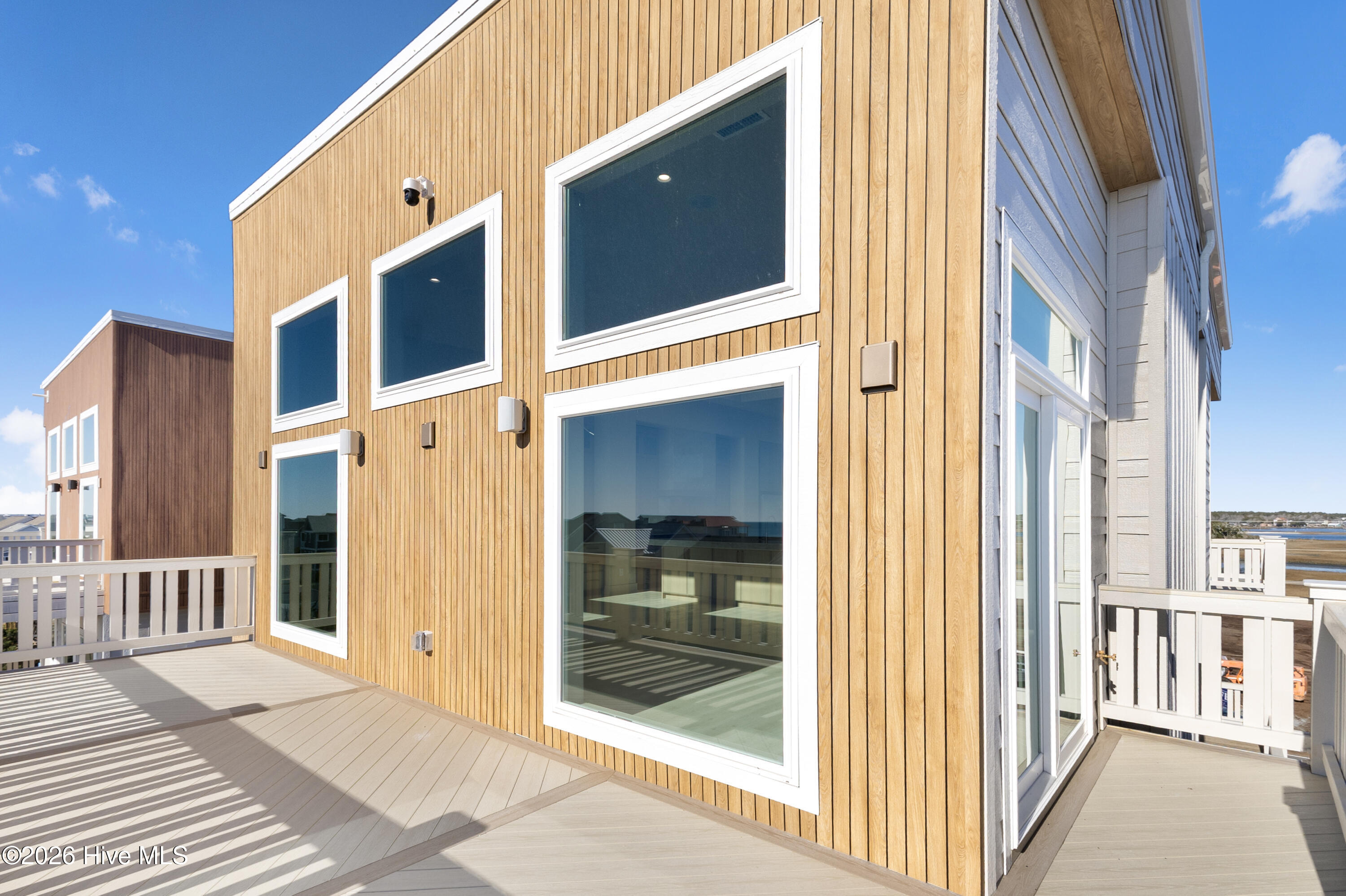 100551953 | Photo 101