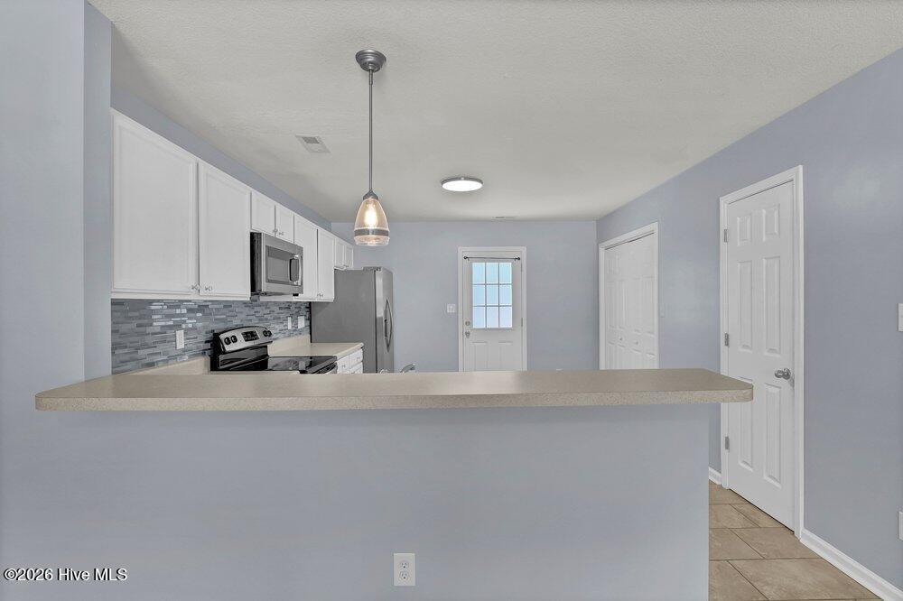 100548986 | Photo 12