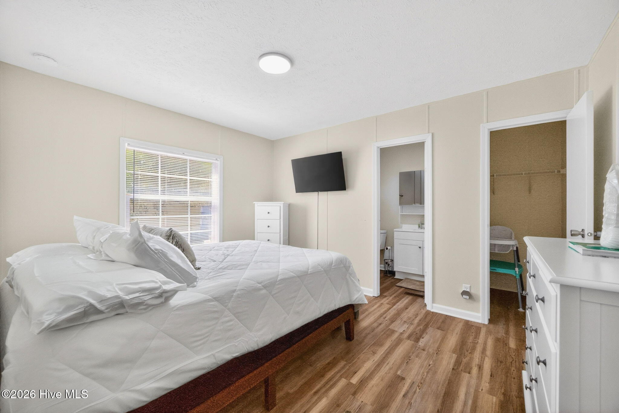 100567404 | Photo 14