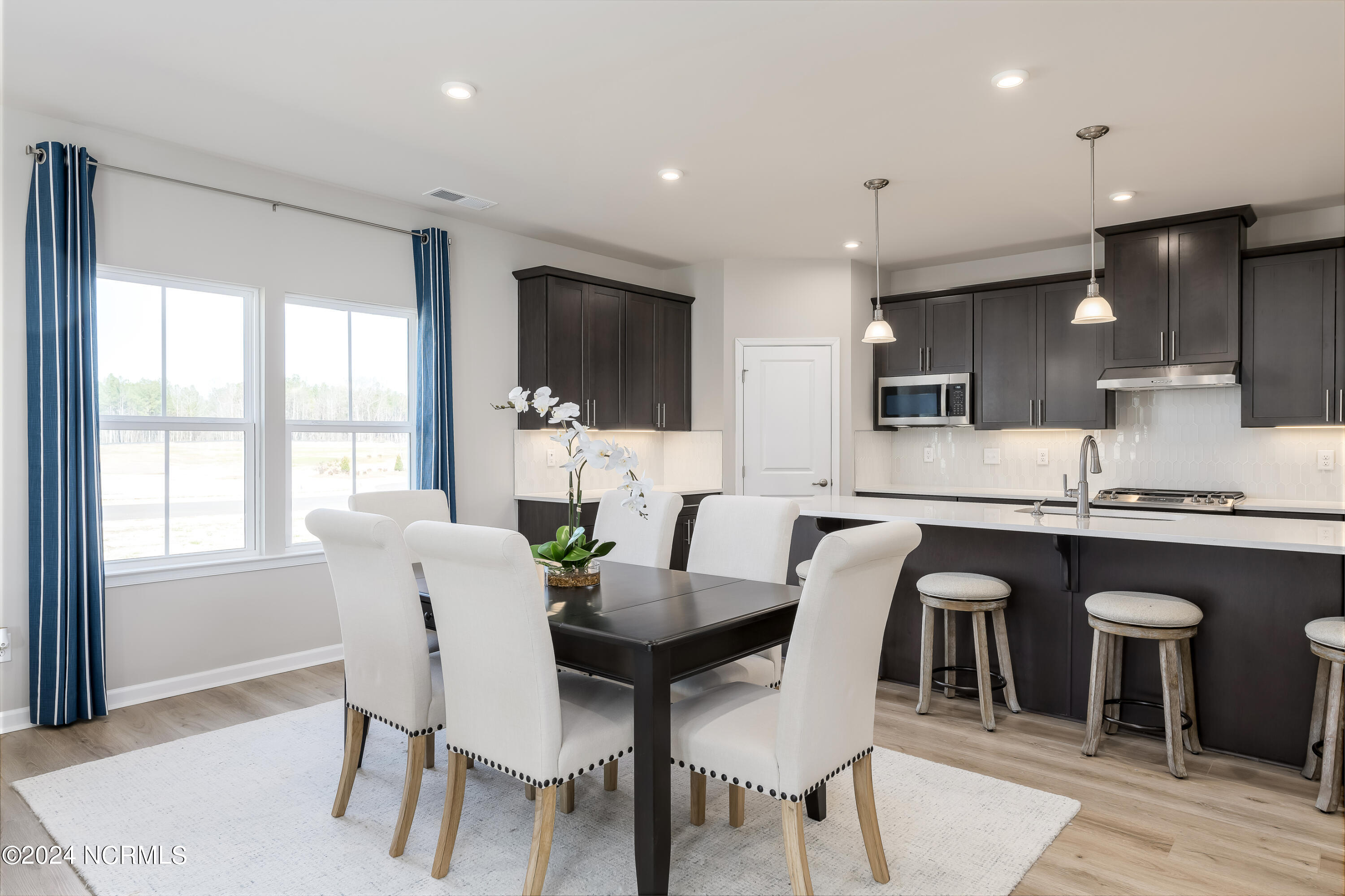 100558534 | Photo 11