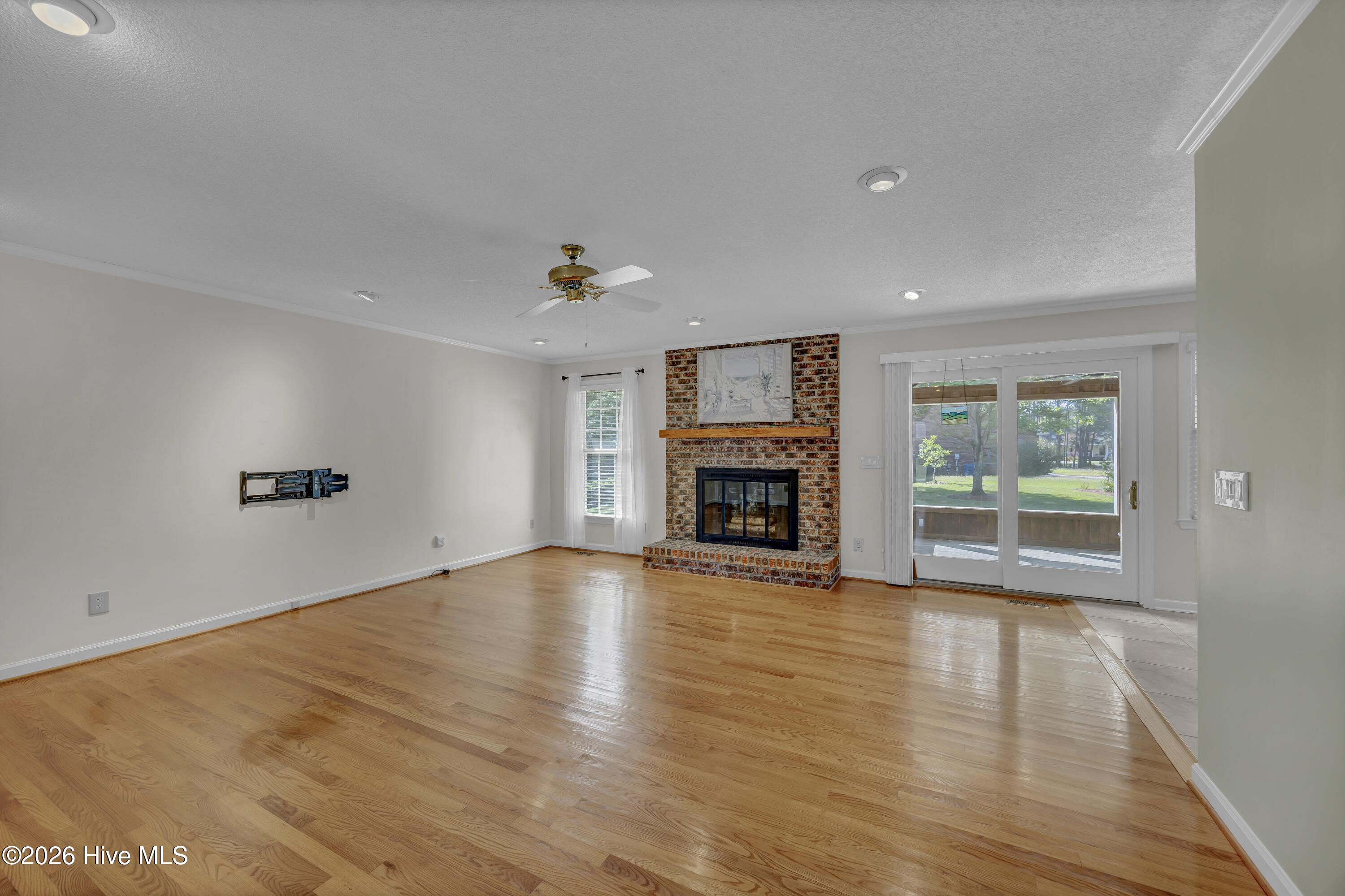 100567134 | Photo 26