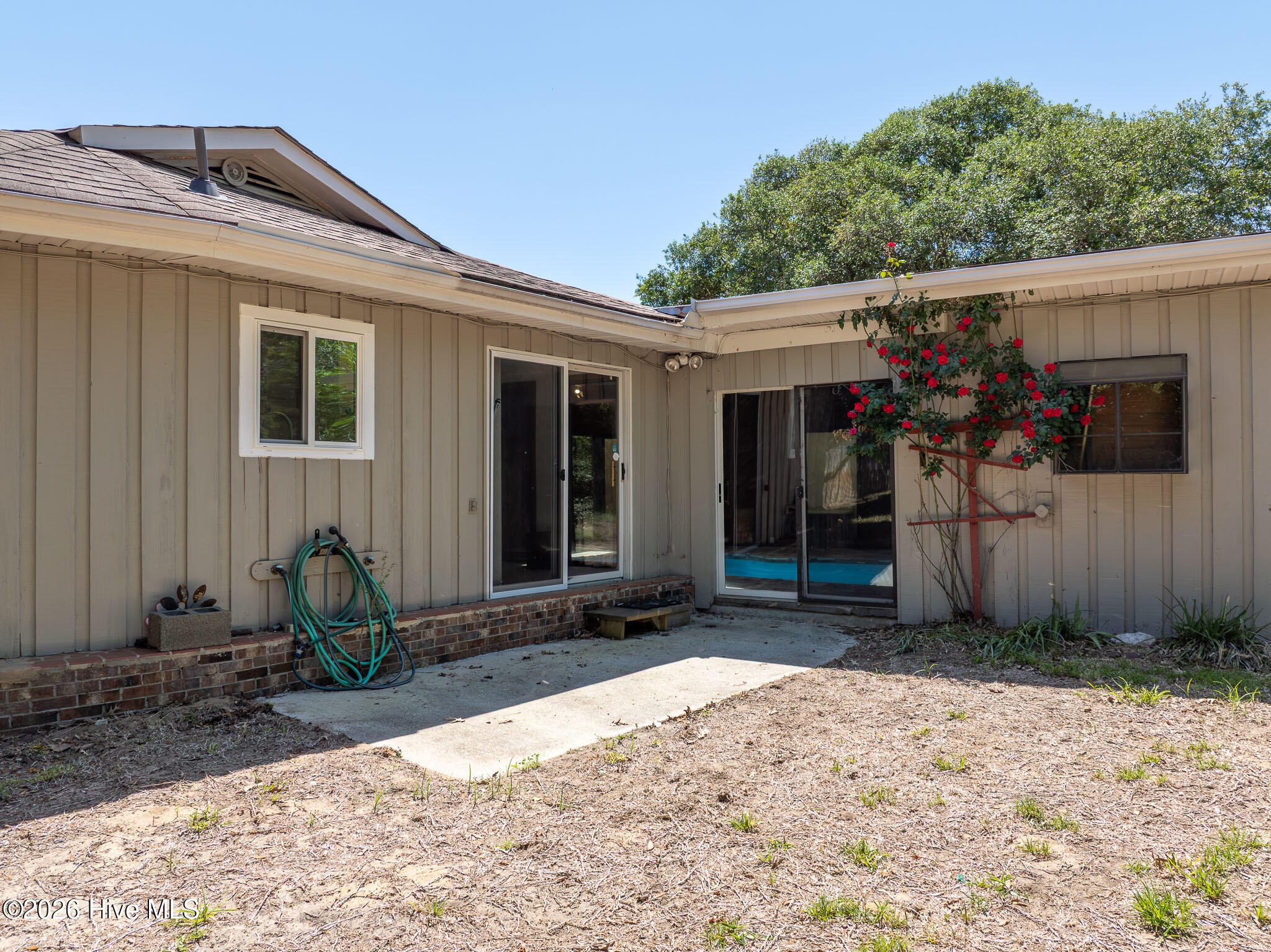 100568983 | Photo 64