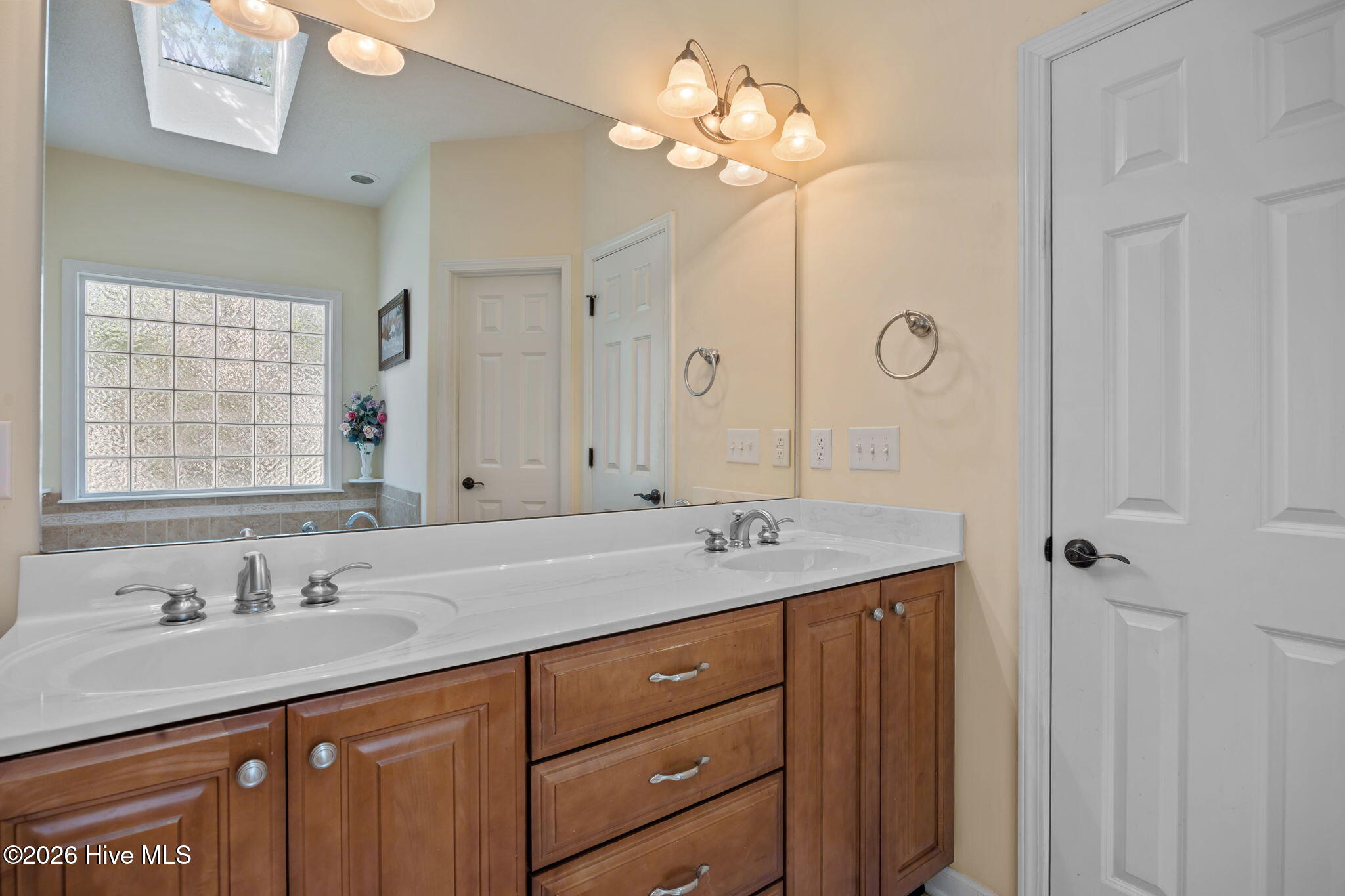 100569255 | Photo 17