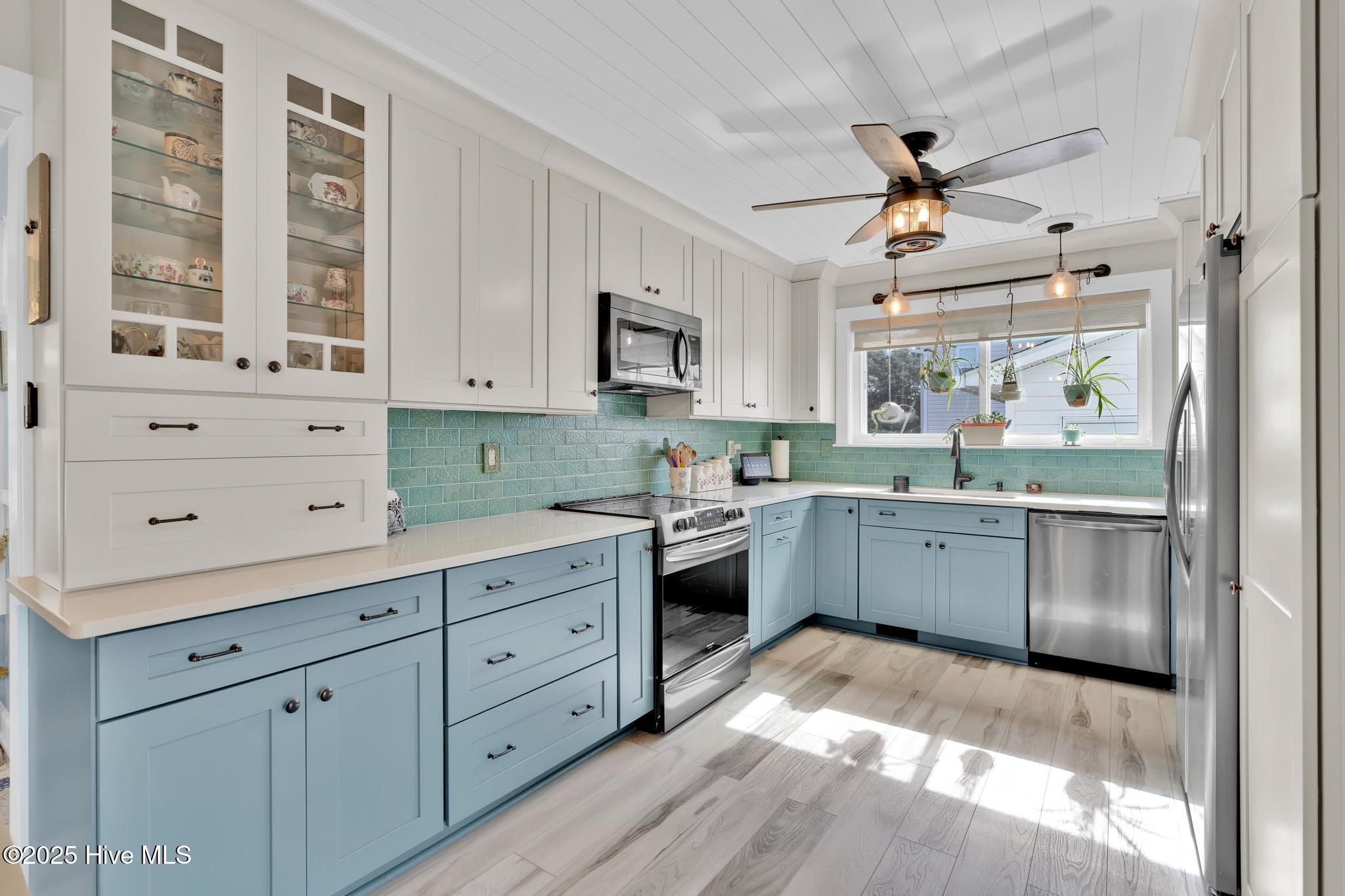 100540087 | Photo 11