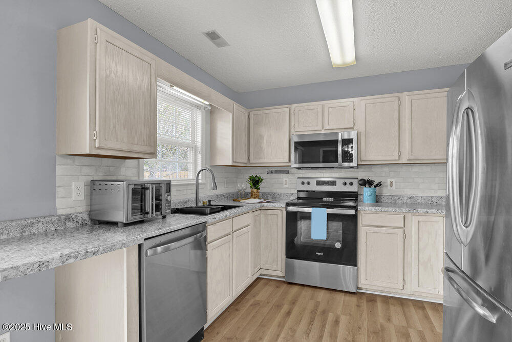 100544228 | Photo 10