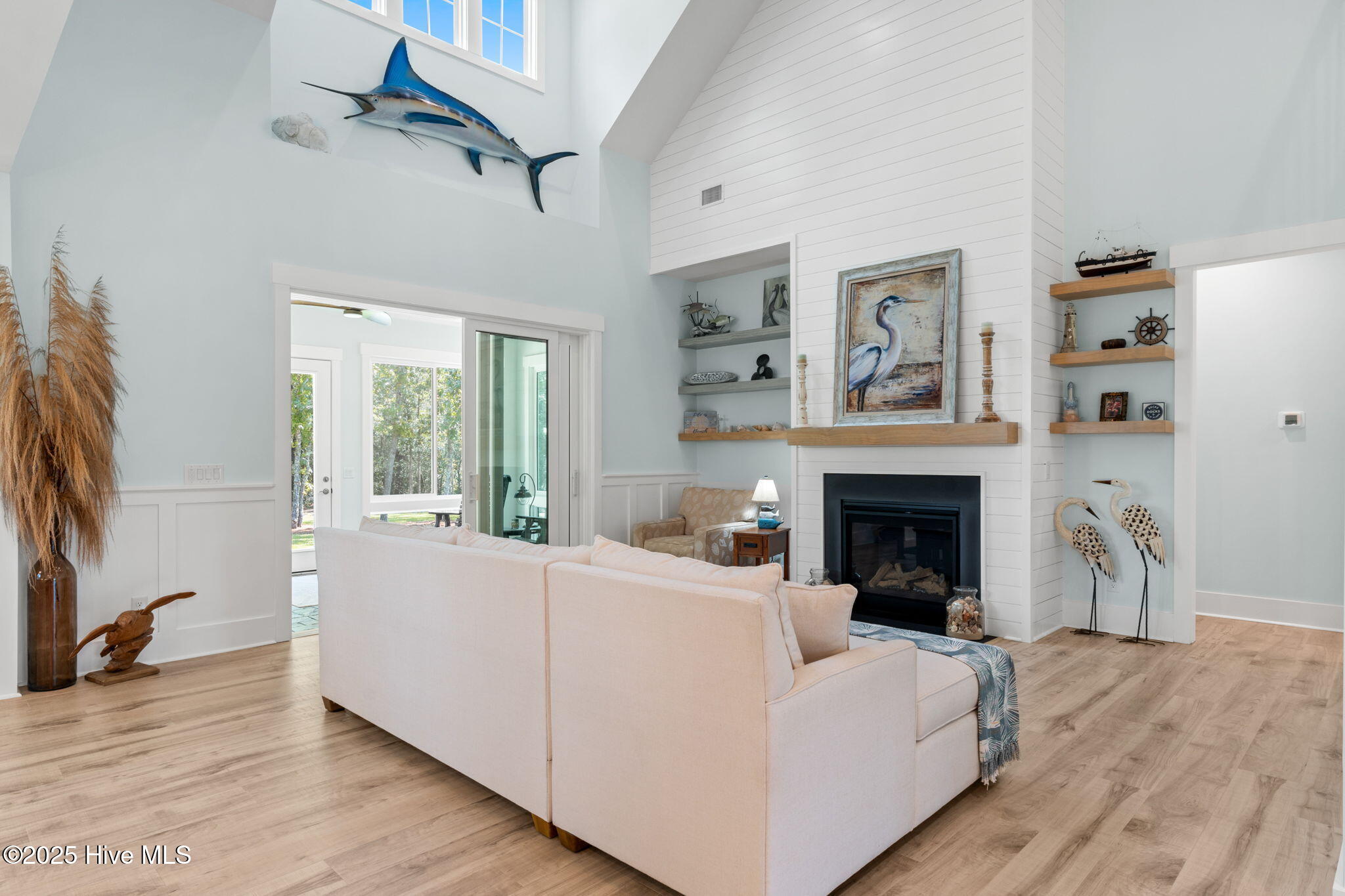 100516887 | Photo 18