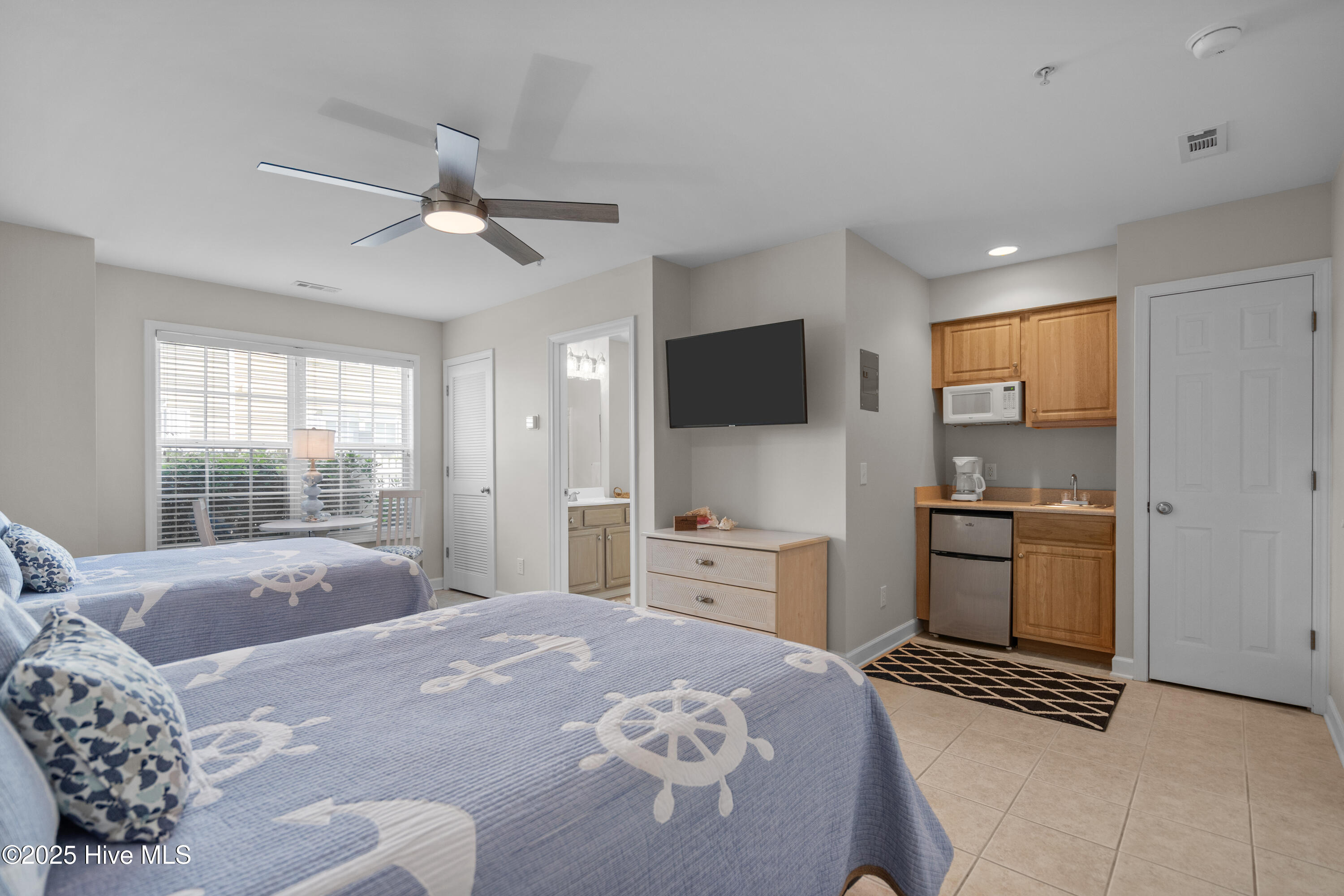 100527638 | Photo 30