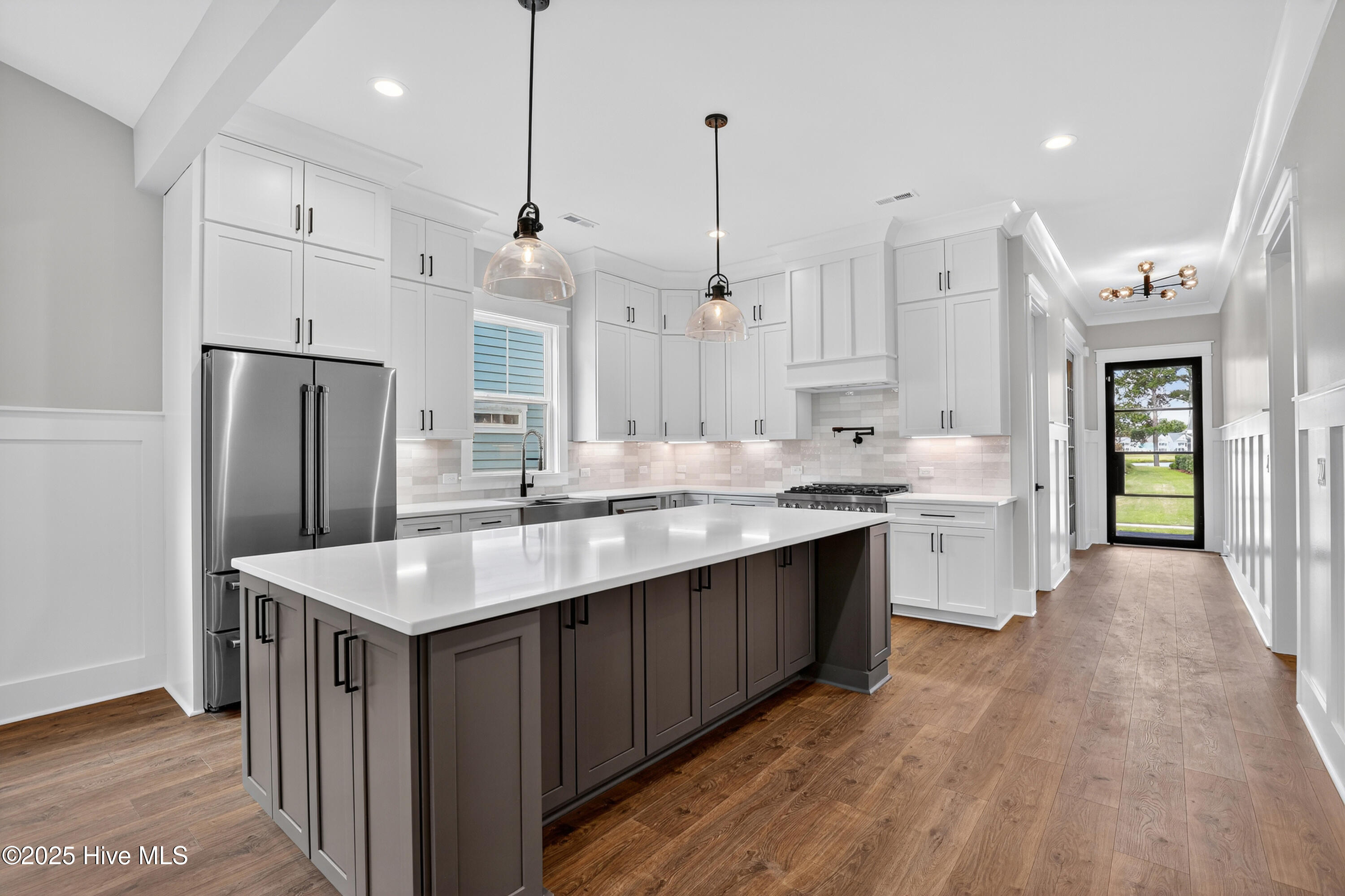 100546984 | Photo 10