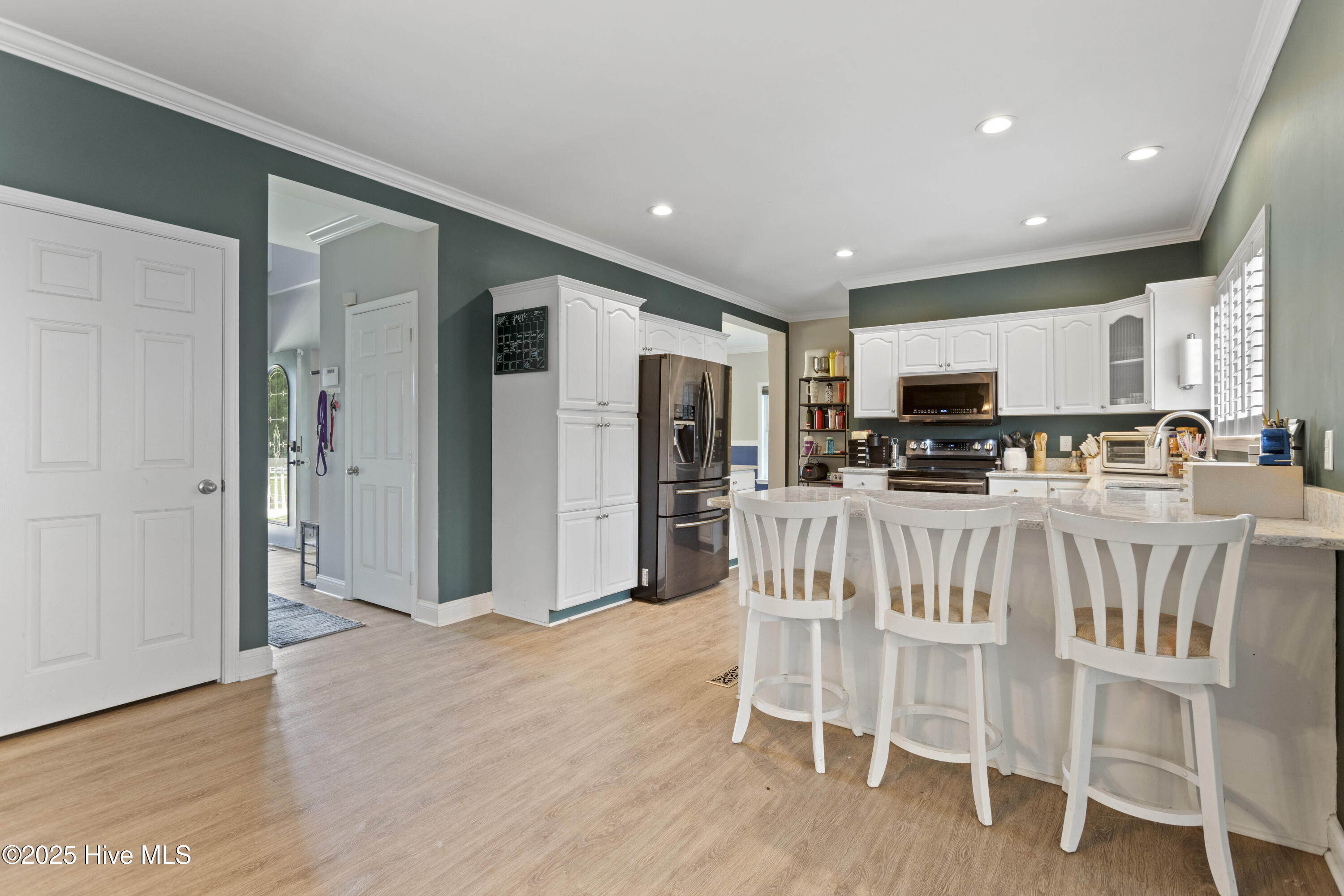 100540143 | Photo 12