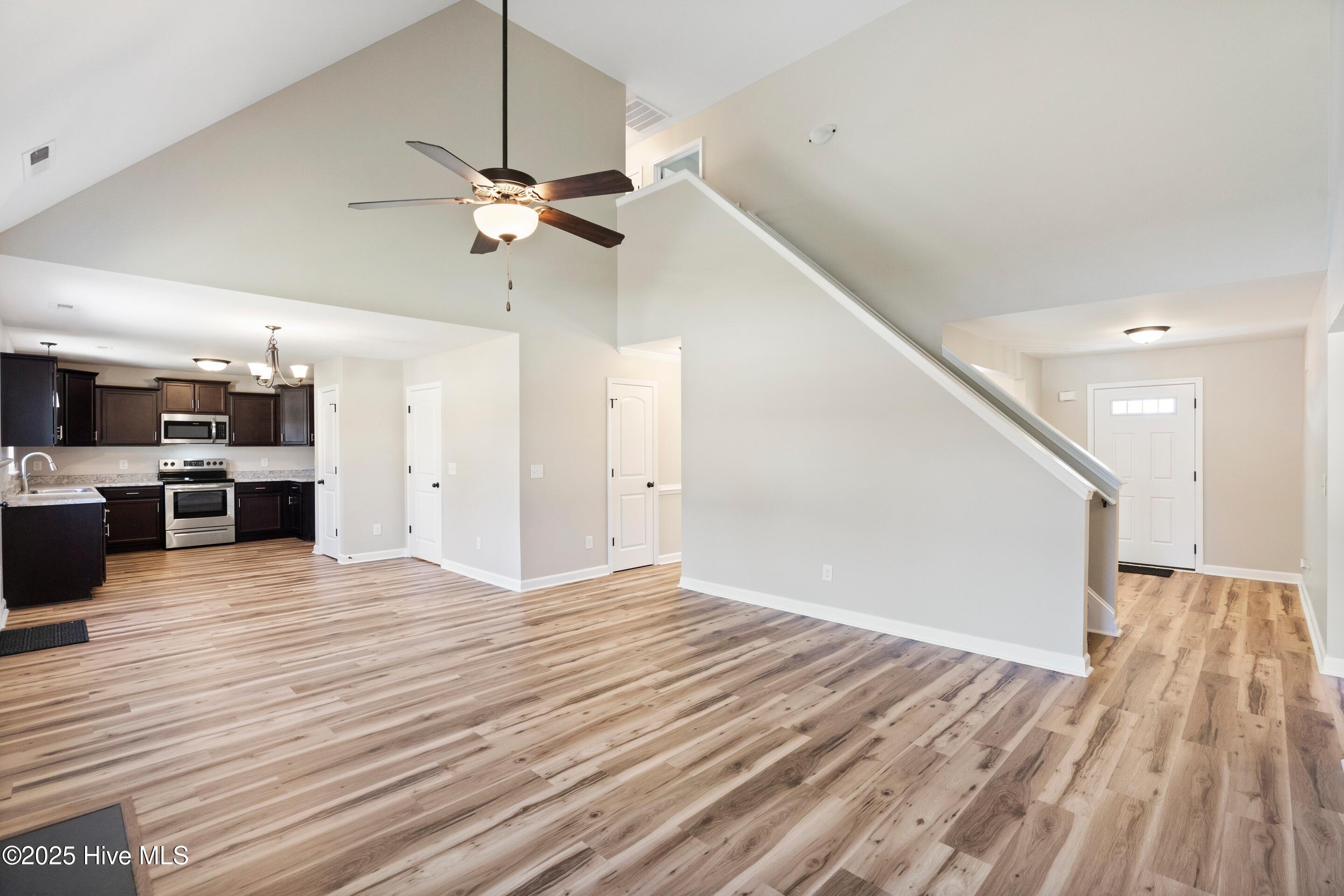 100545716 | Photo 14