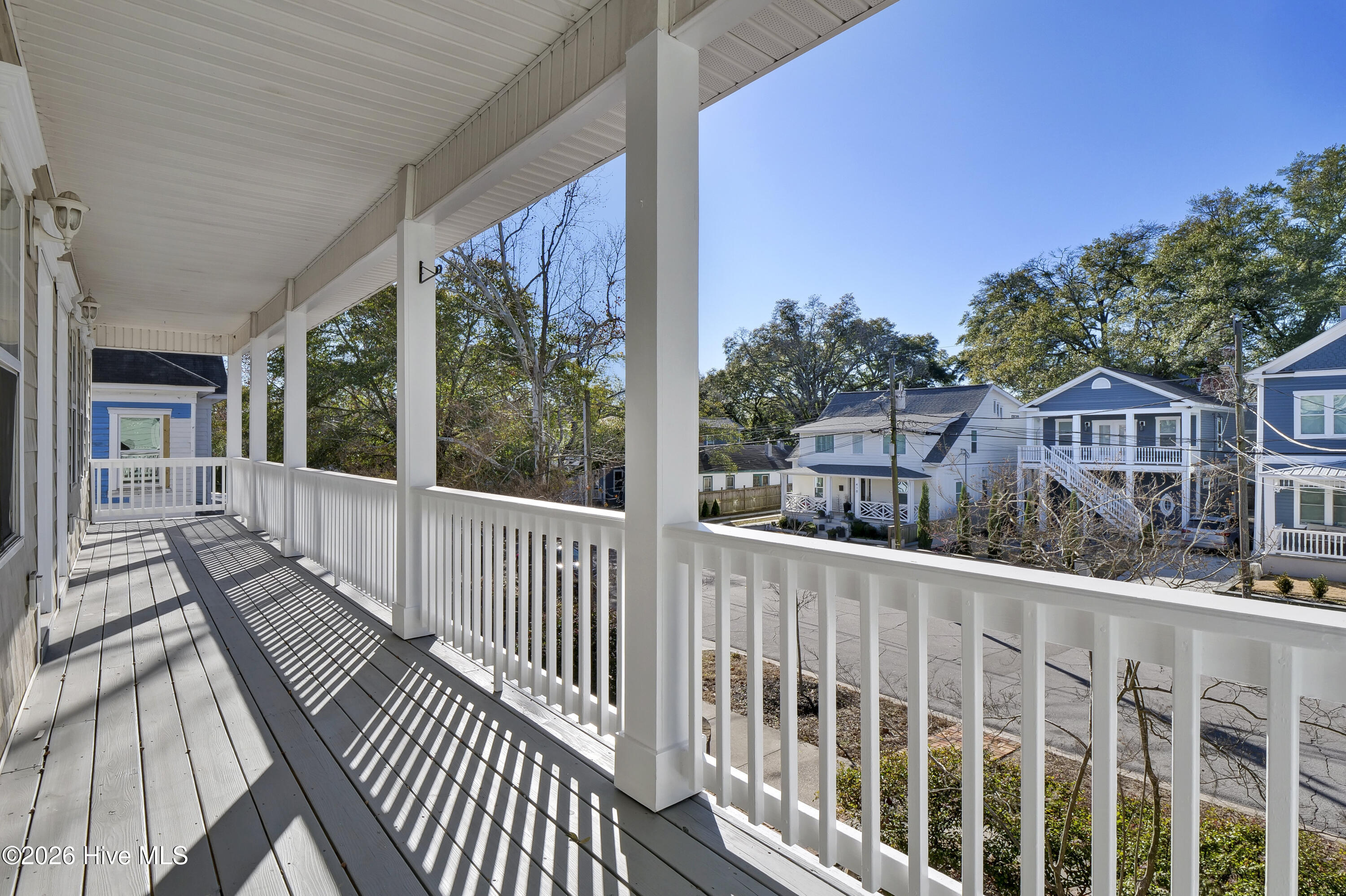 100563177 | Photo 15