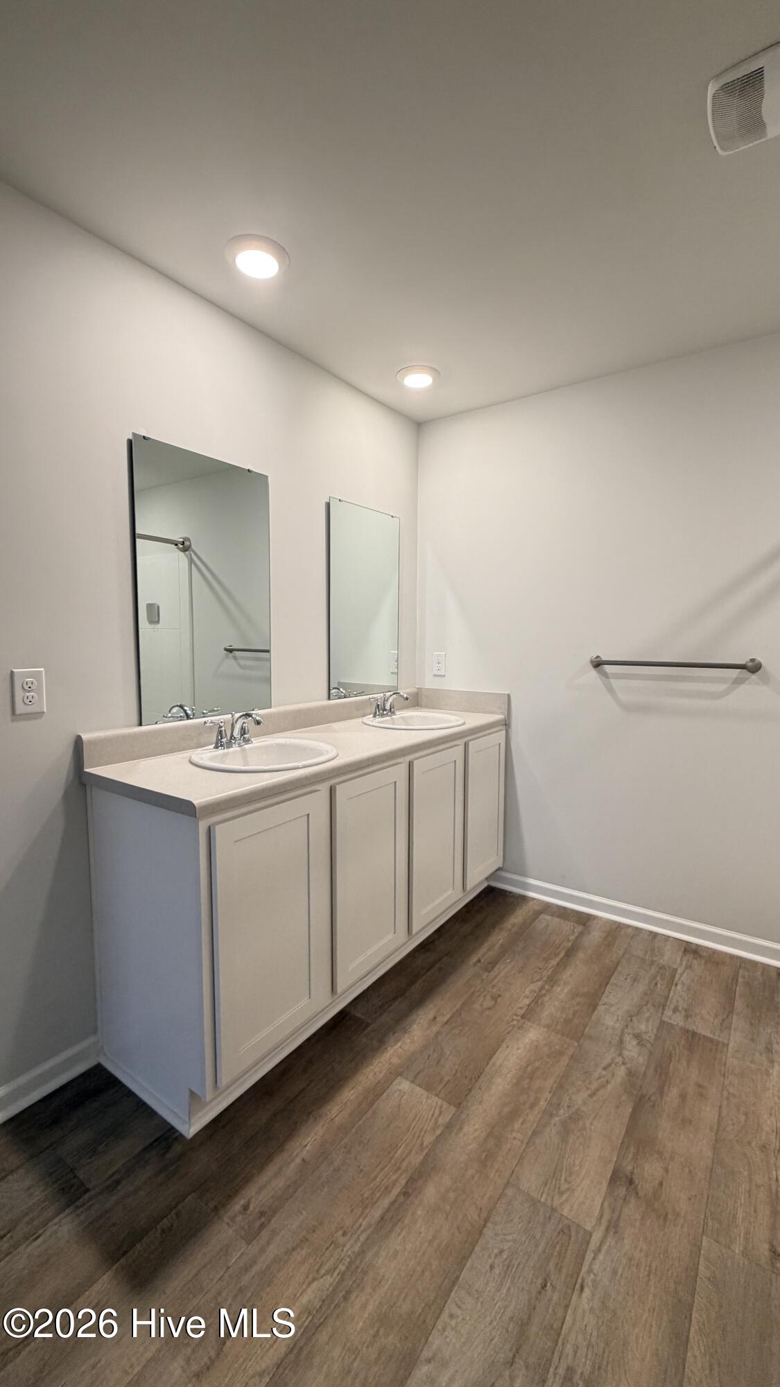 100549167 | Photo 19