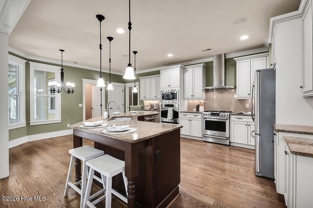 100548295 | Photo 24