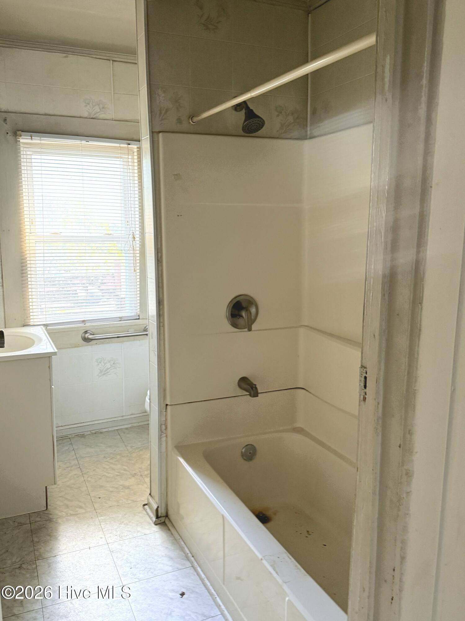 100565154 | Photo 15