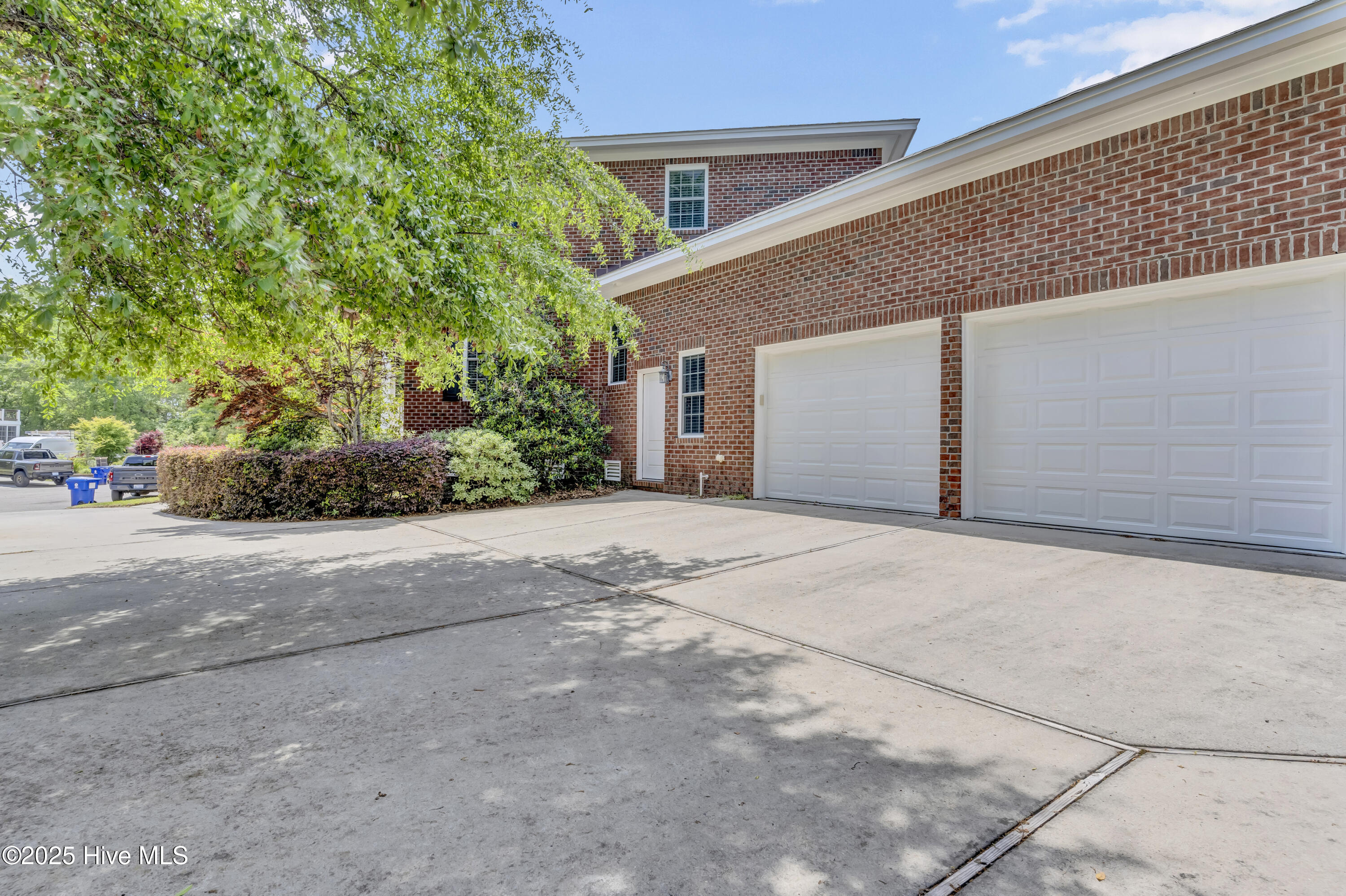 100504337 | Photo 43