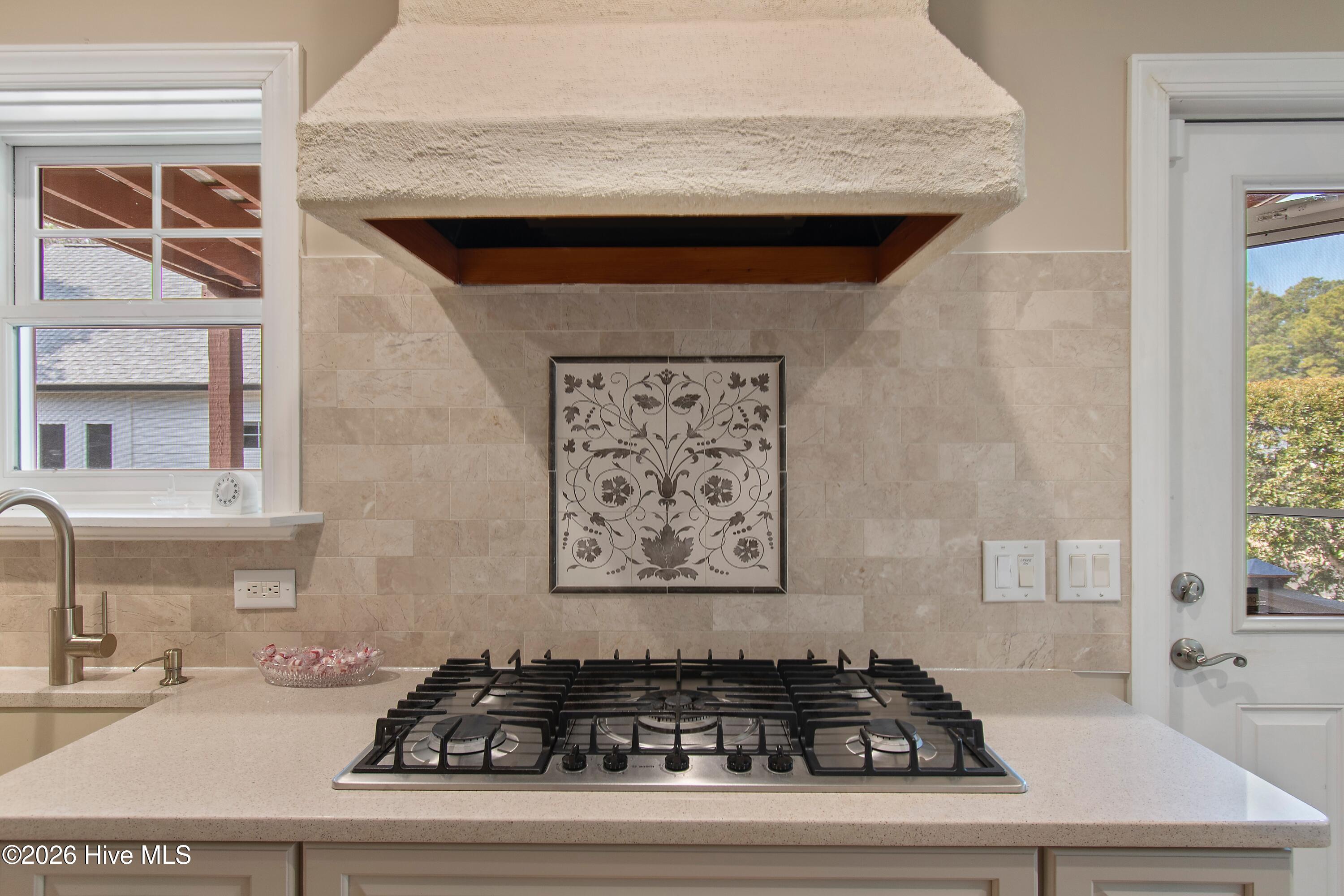 100556962 | Photo 25