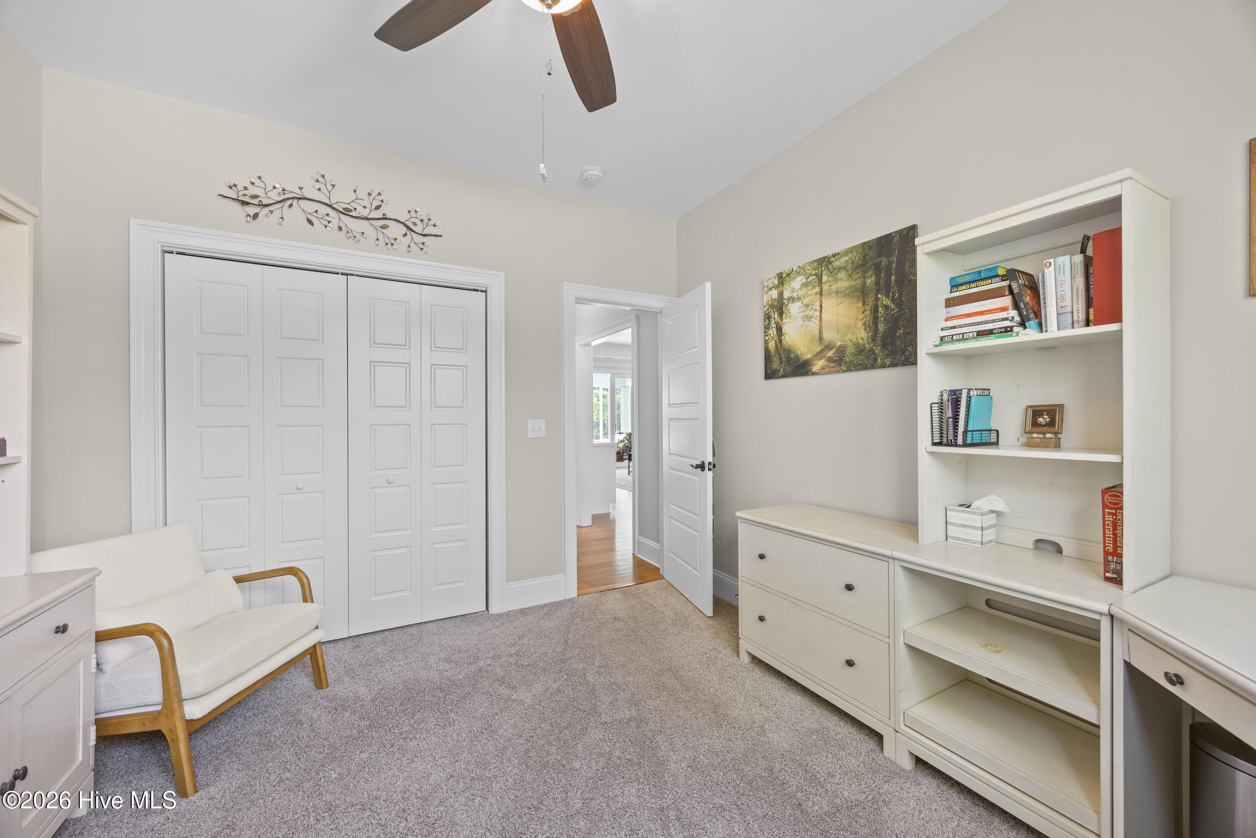 100565647 | Photo 37