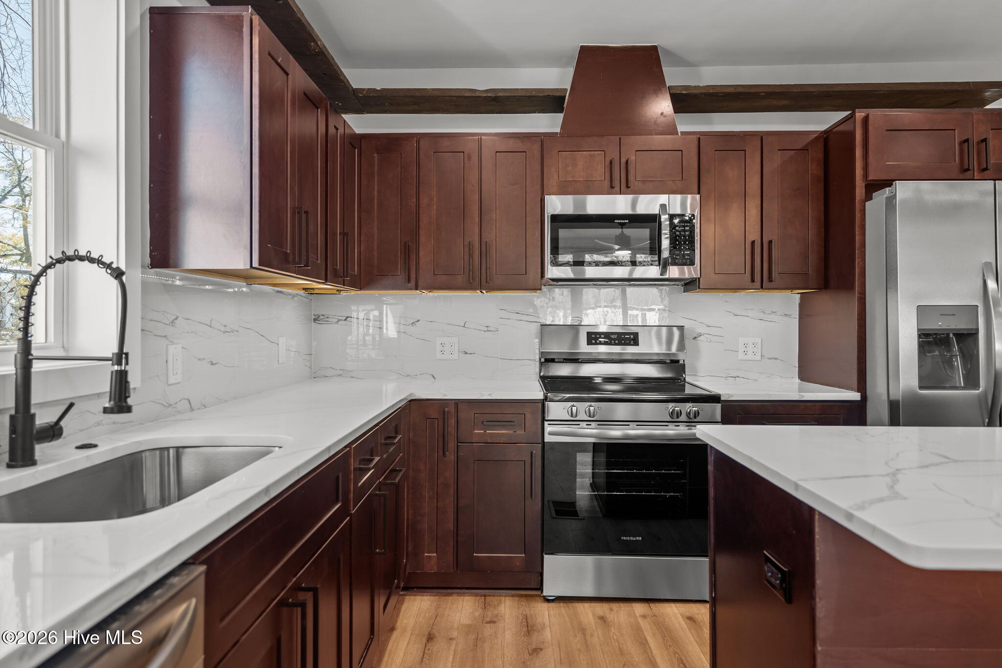 100550651 | Photo 25