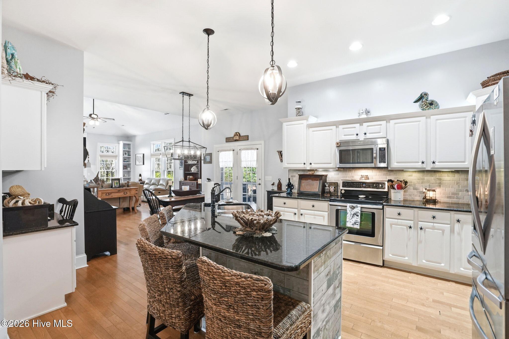 100561689 | Photo 24