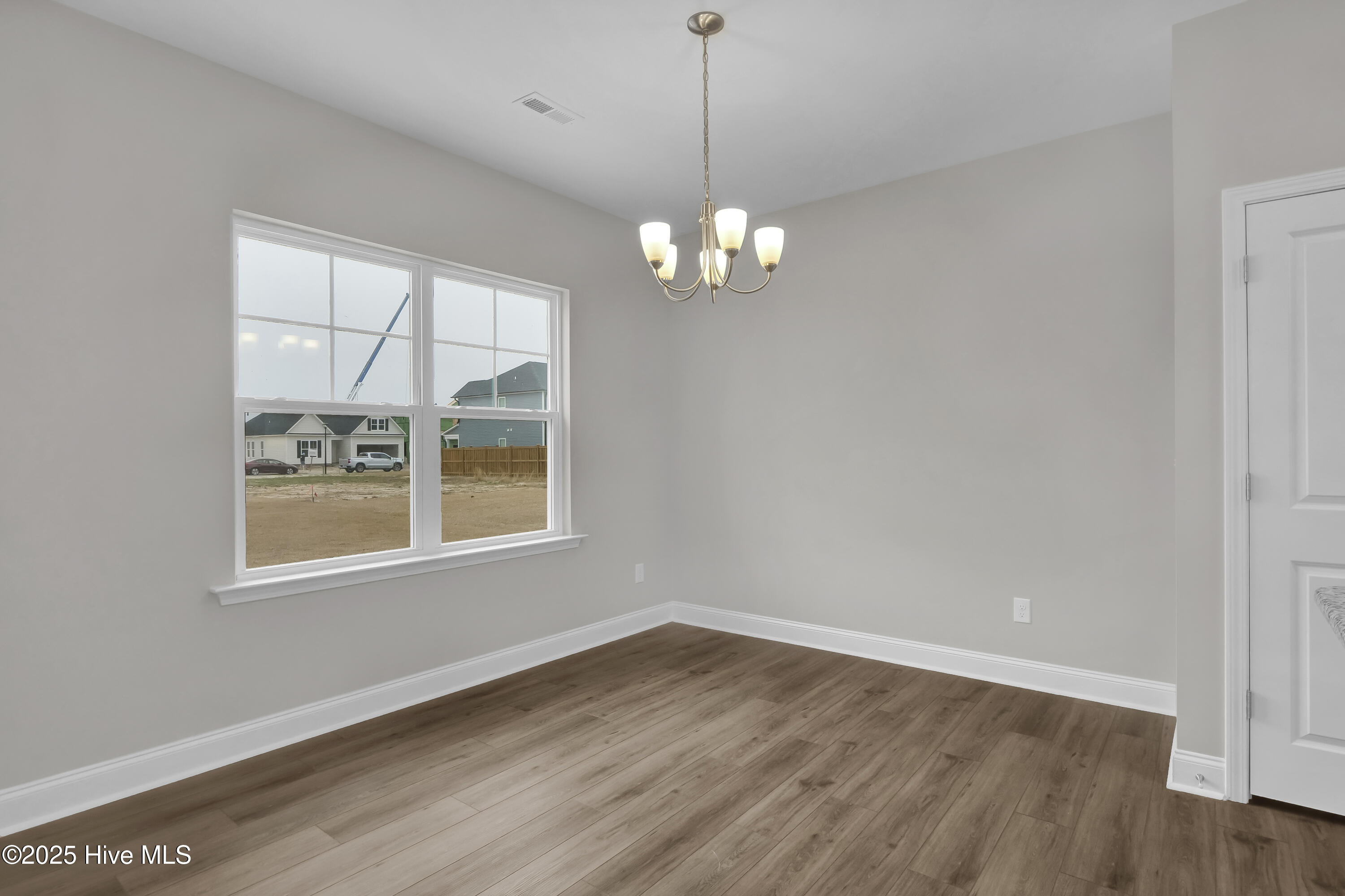 100543348 | Photo 21