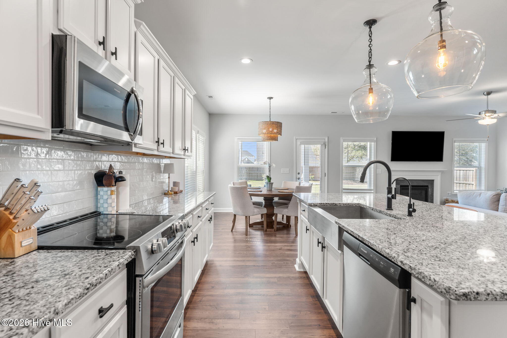 100557383 | Photo 12