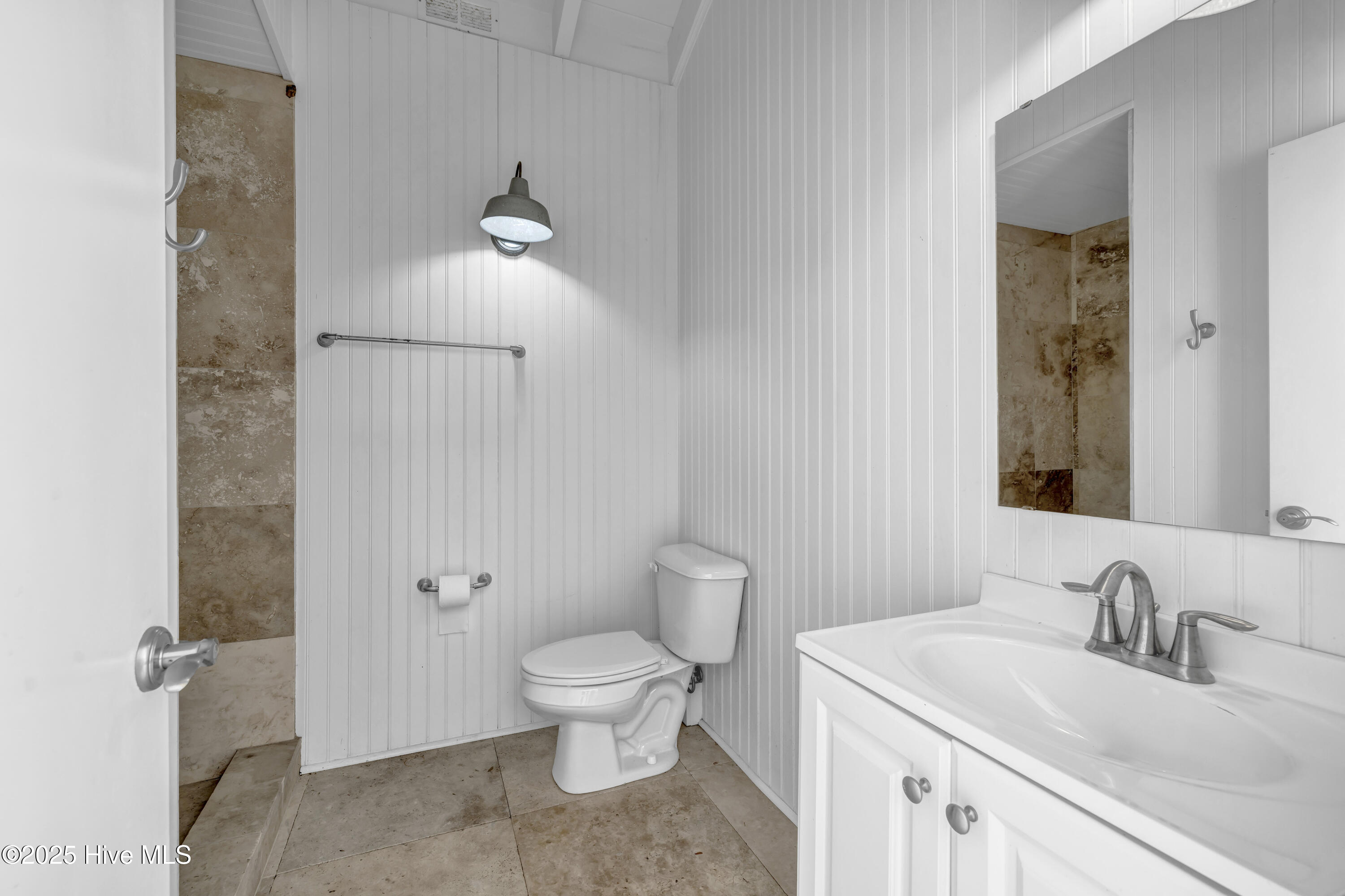 100519719 | Photo 46