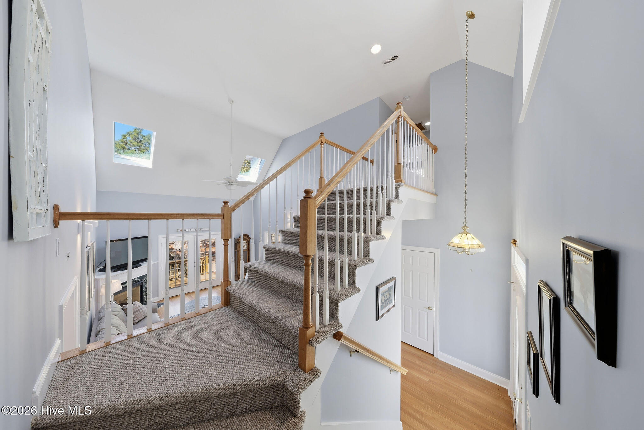 100558304 | Photo 38