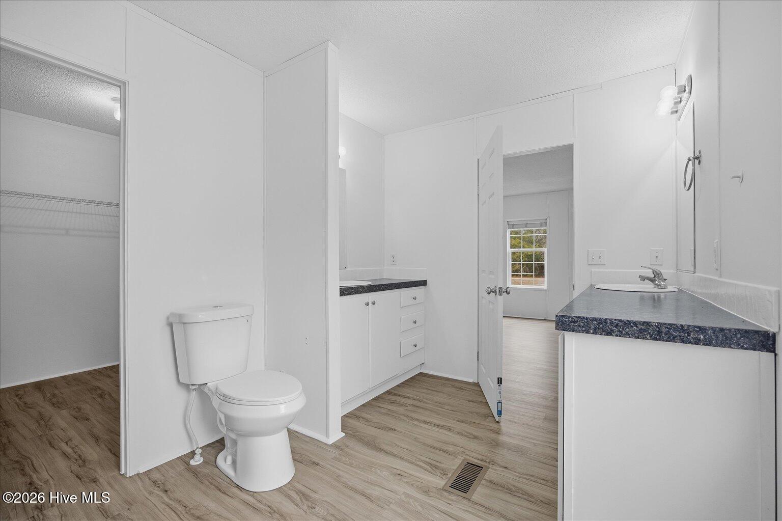 100551376 | Photo 17