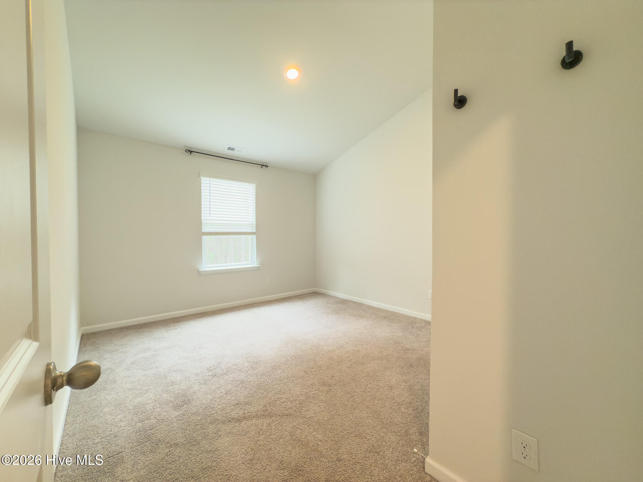 100561658 | Photo 13