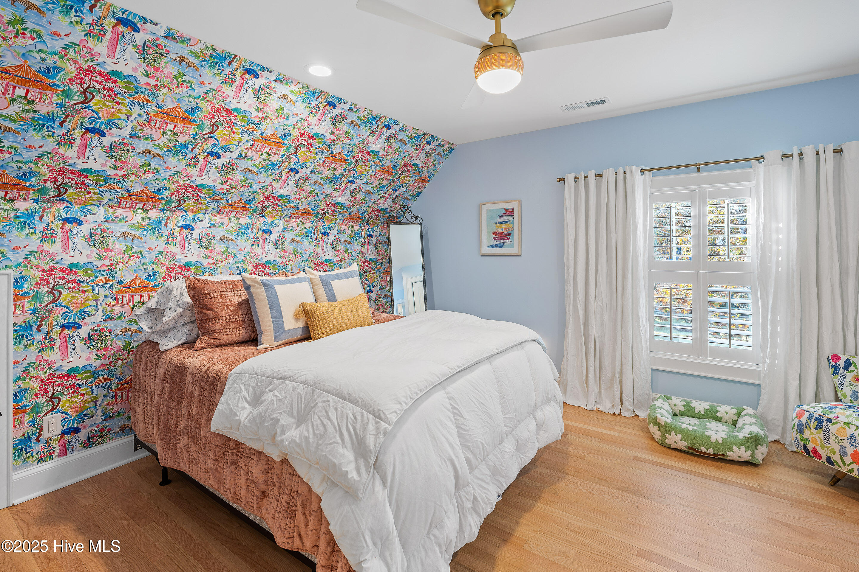 100542348 | Photo 44