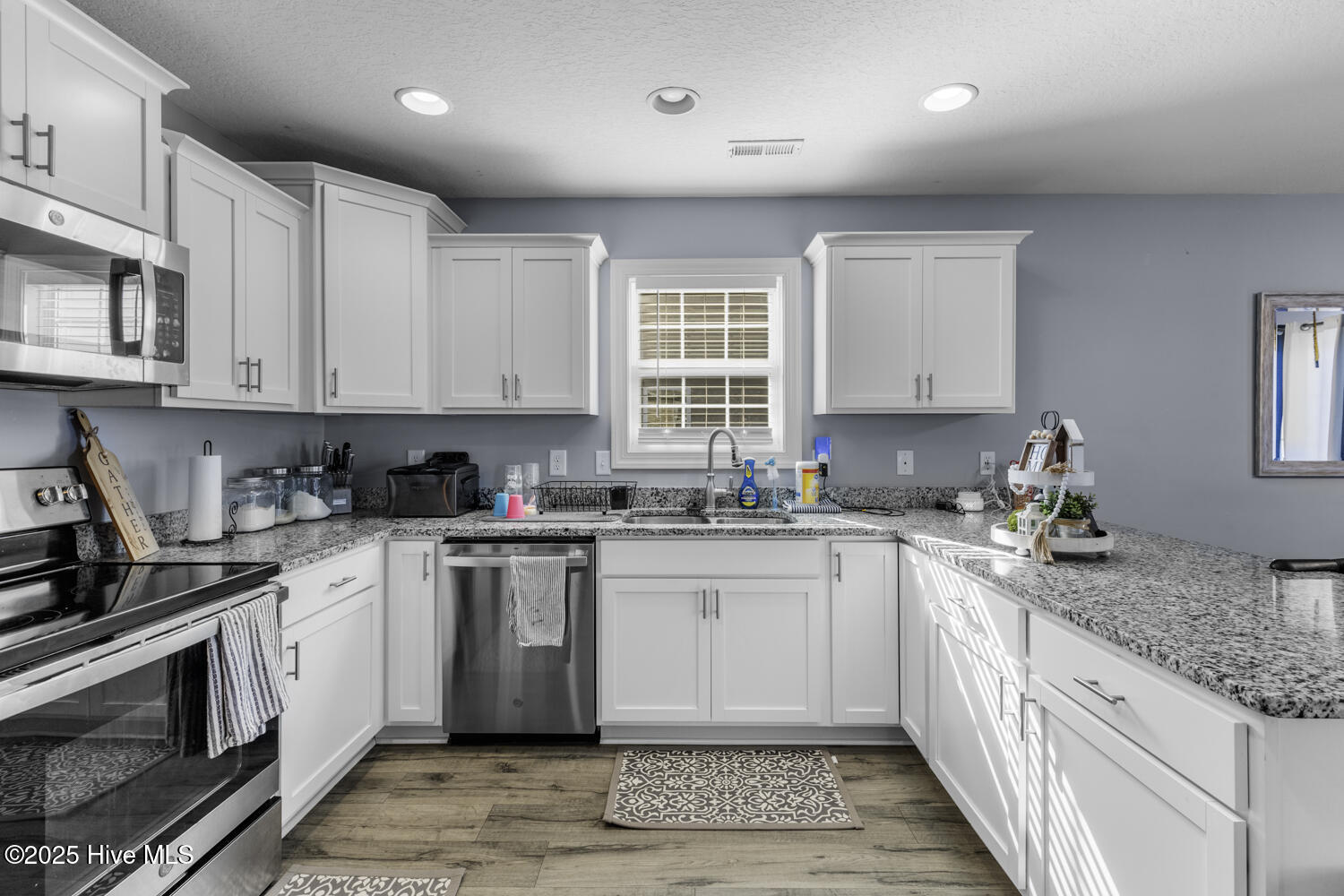 100540857 | Photo 12