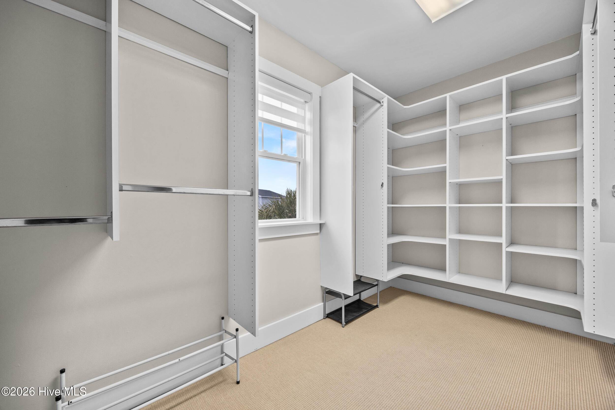 100552893 | Photo 45