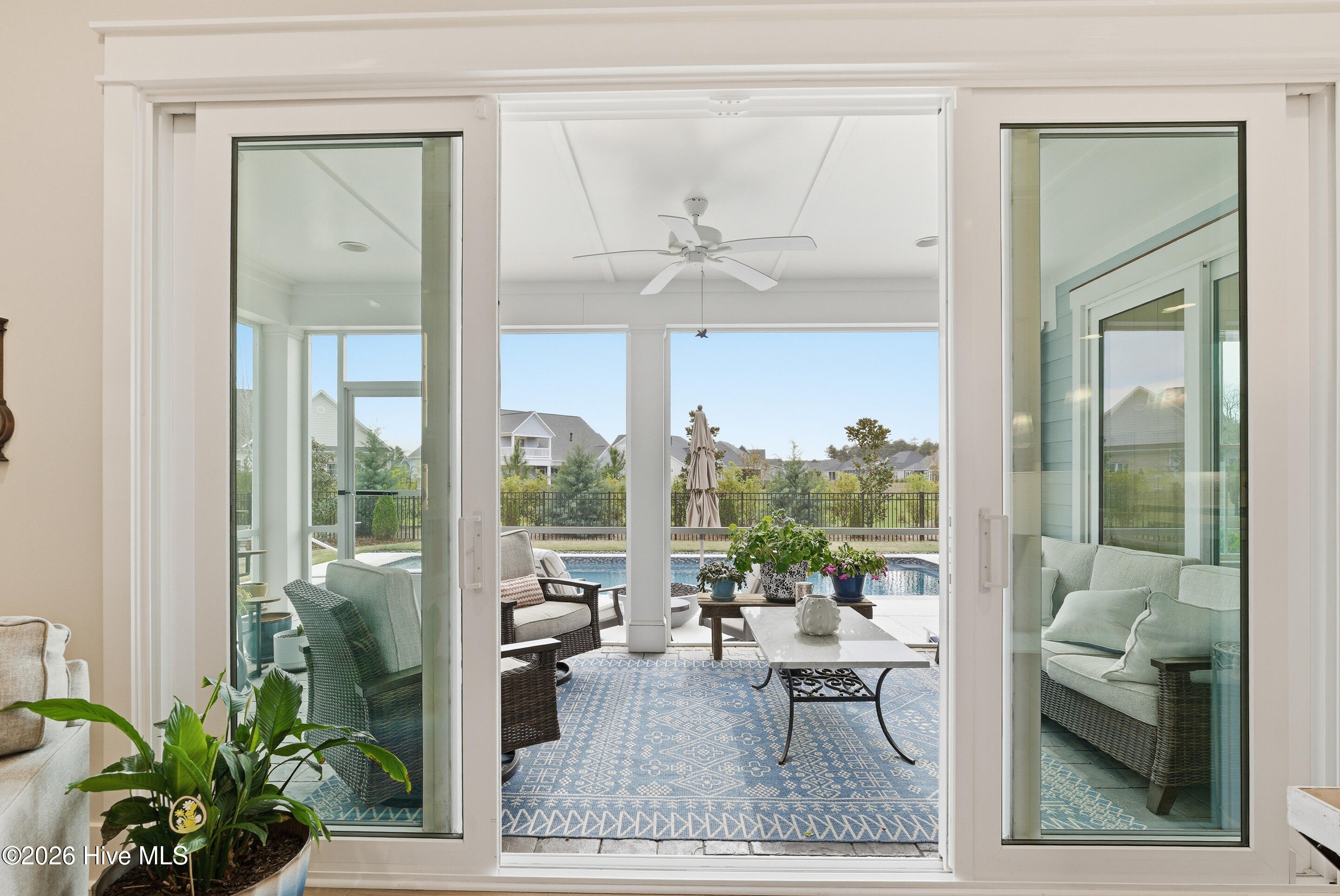 100562941 | Photo 22