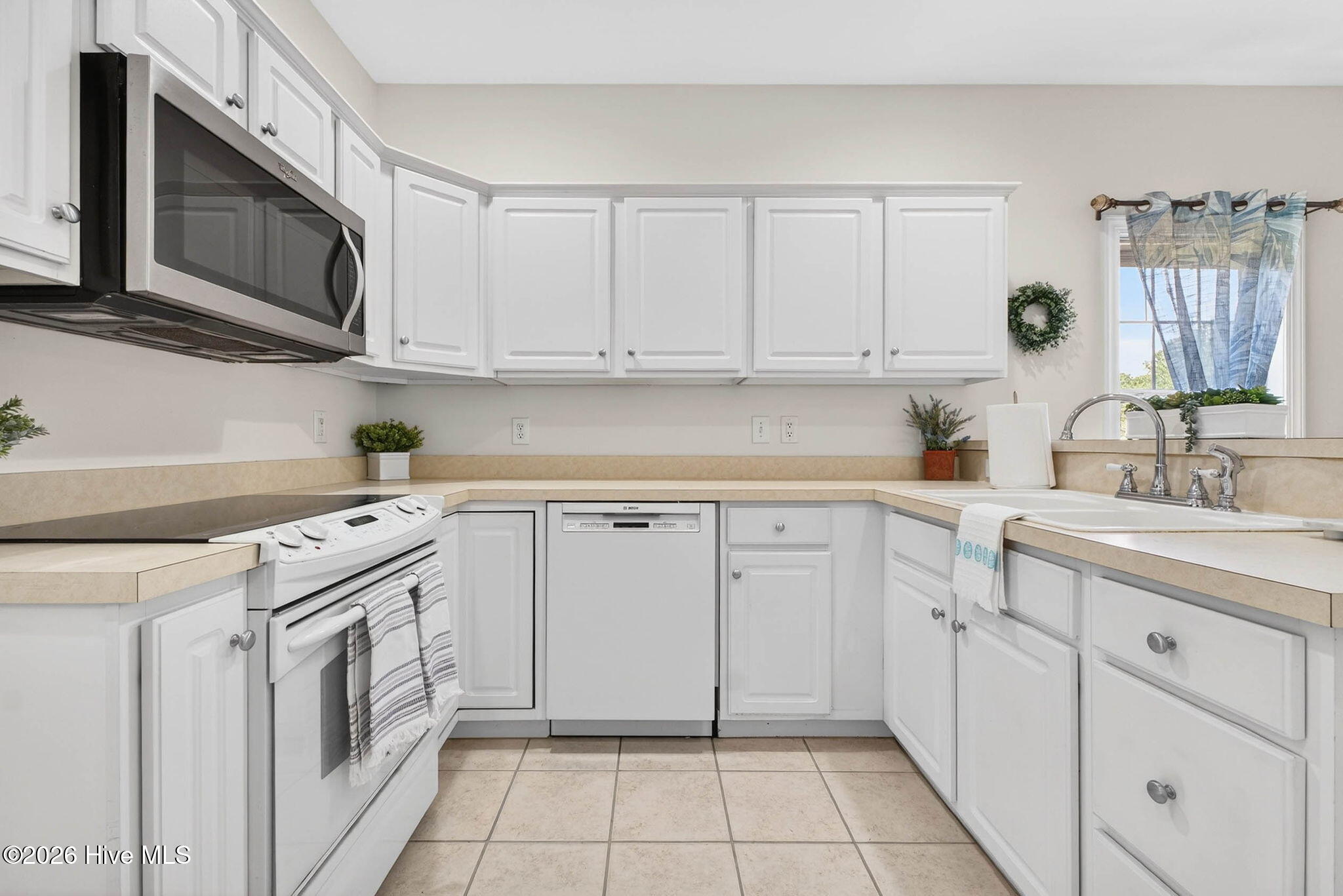 100566097 | Photo 12