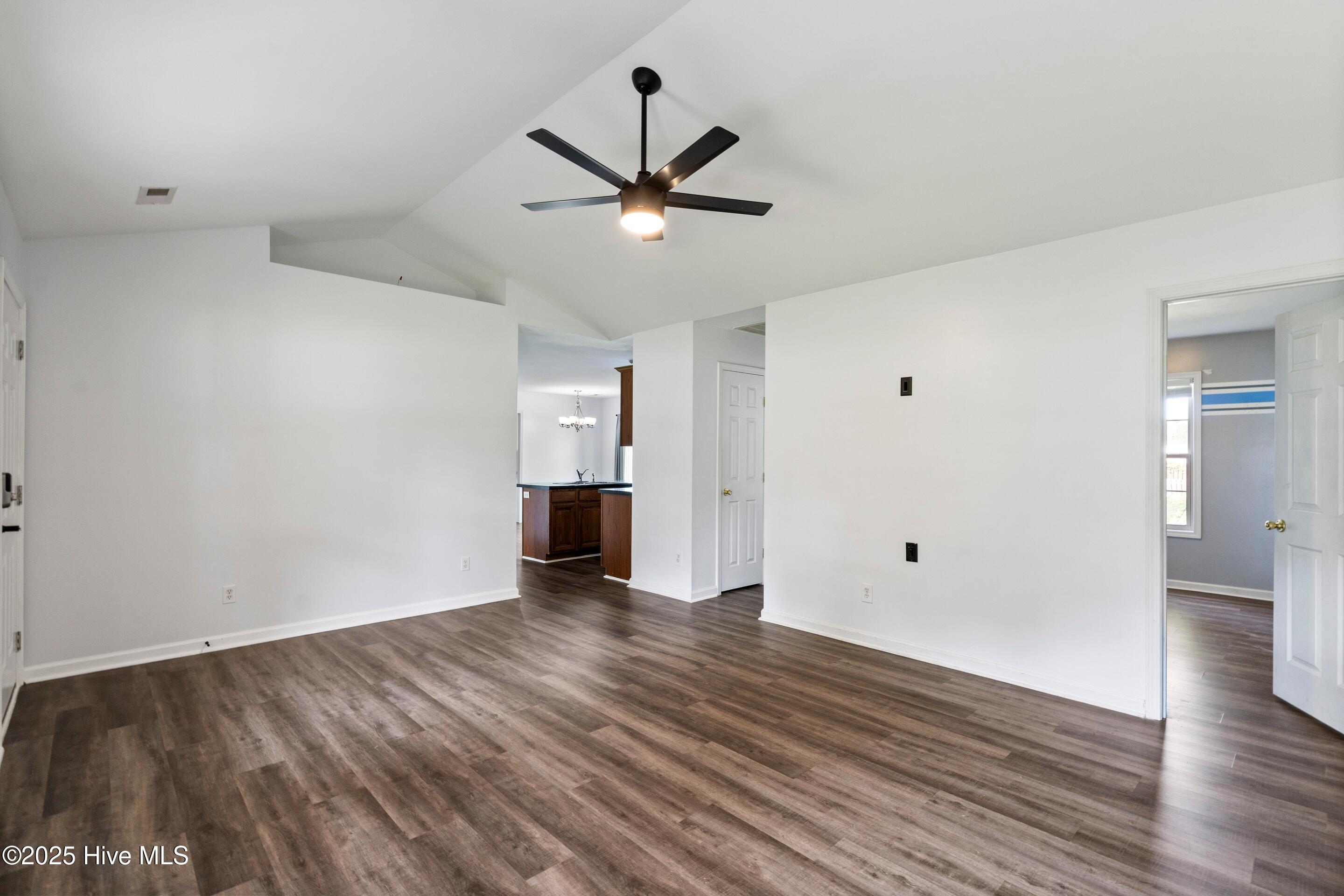 3127 Memory Lane, Castle Hayne, NC 28429 – photo 10: living room