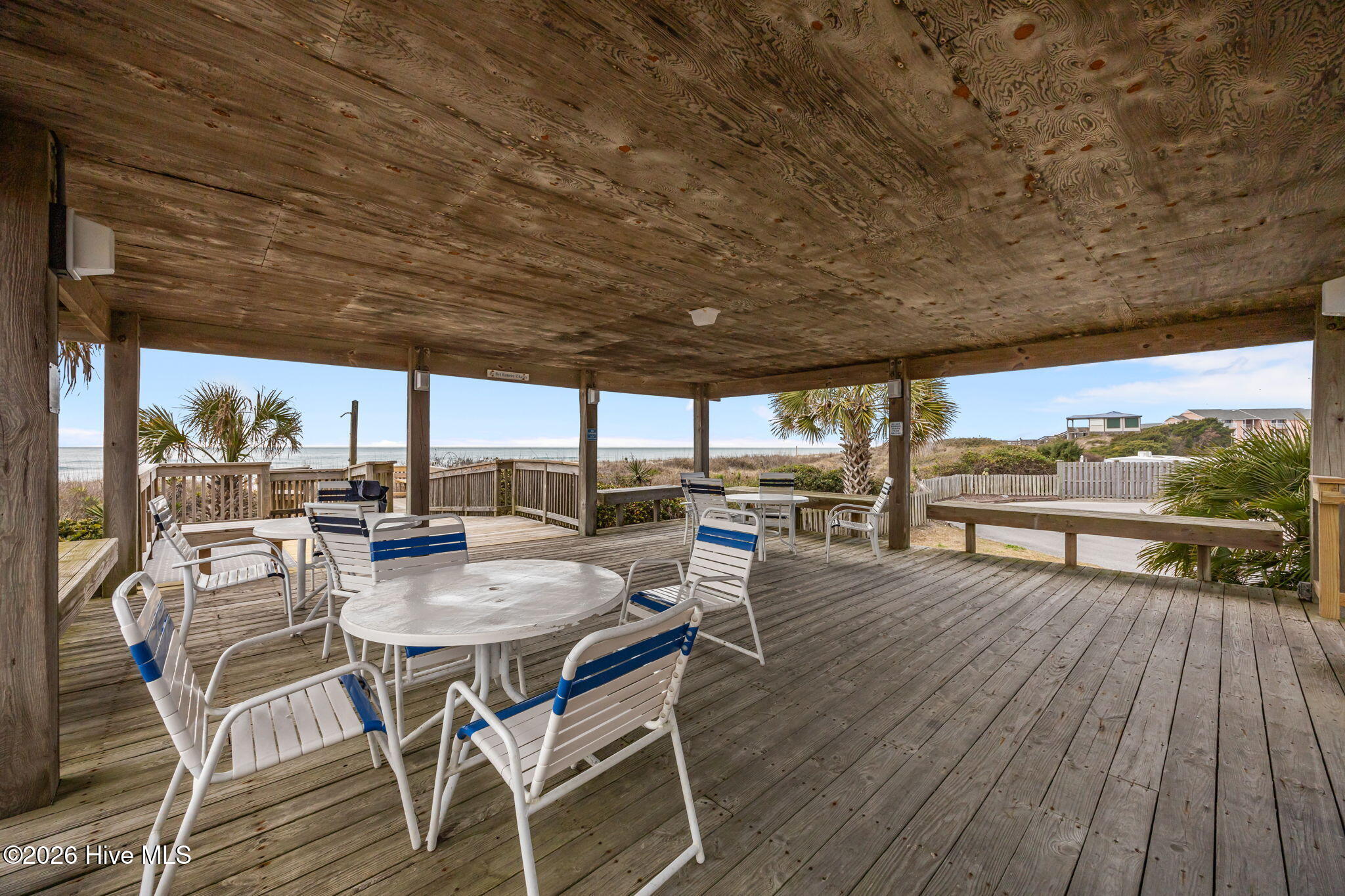 100561637 | Photo 43