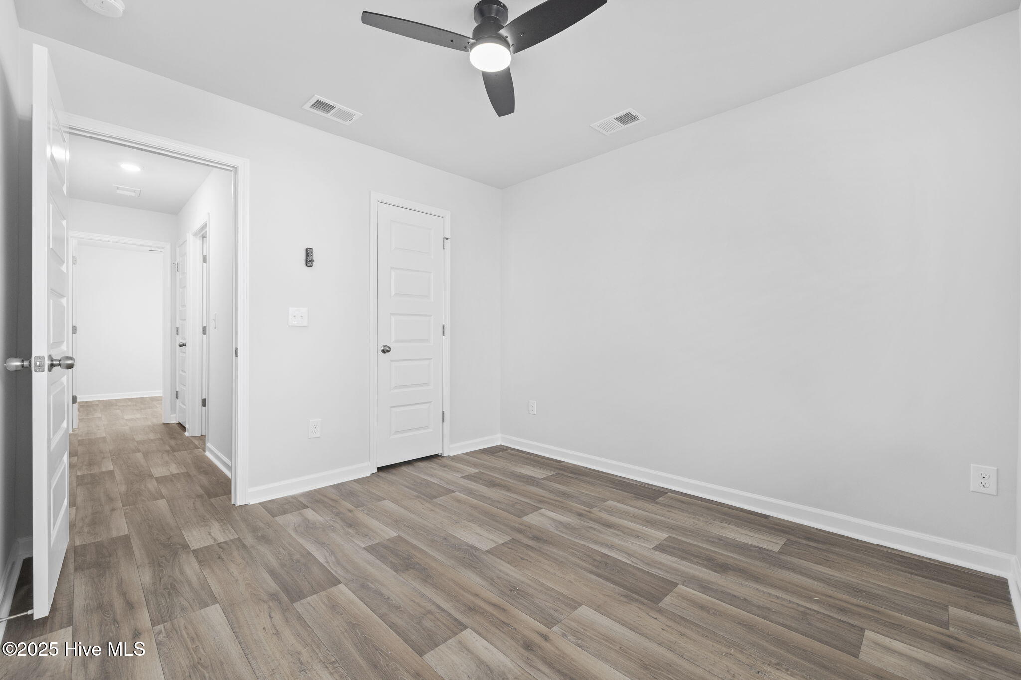 100544084 | Photo 35