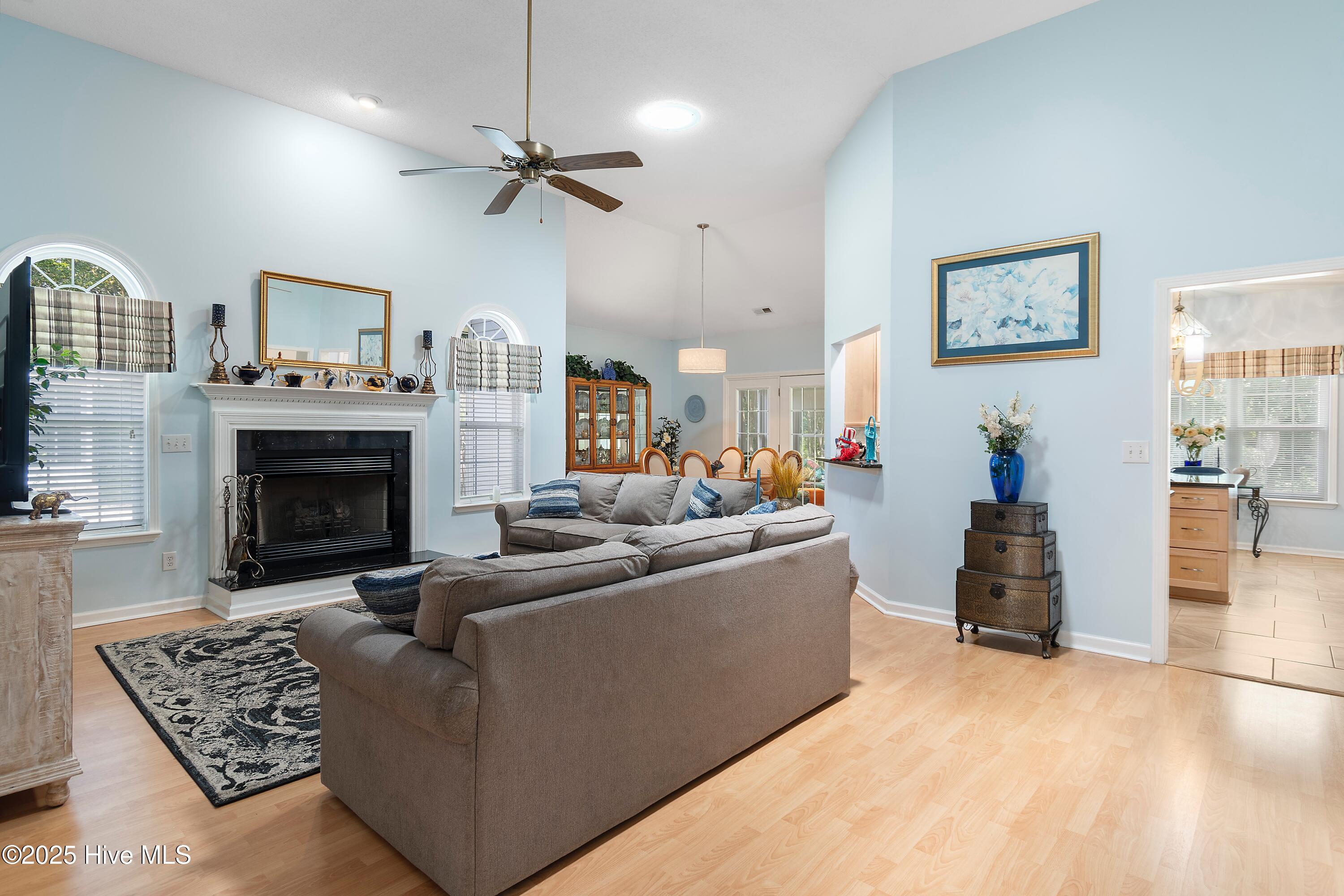 100545372 | Photo 23