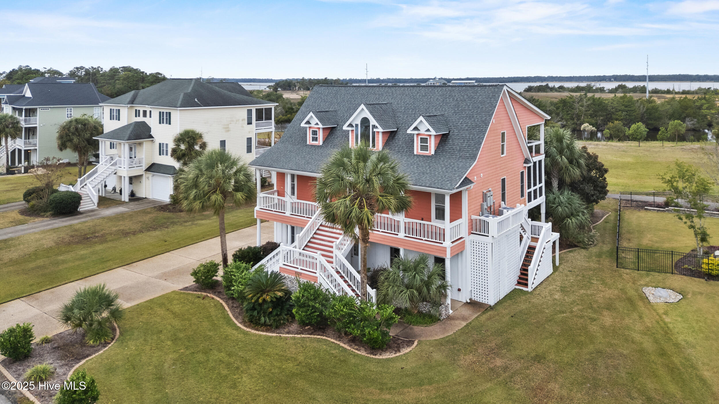 100538767 | Photo 64