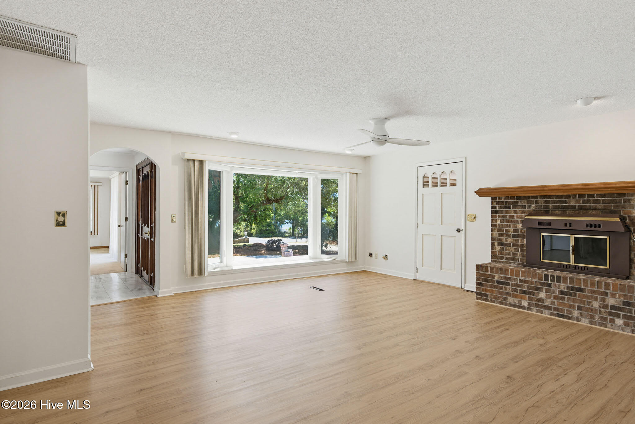 100568983 | Photo 20