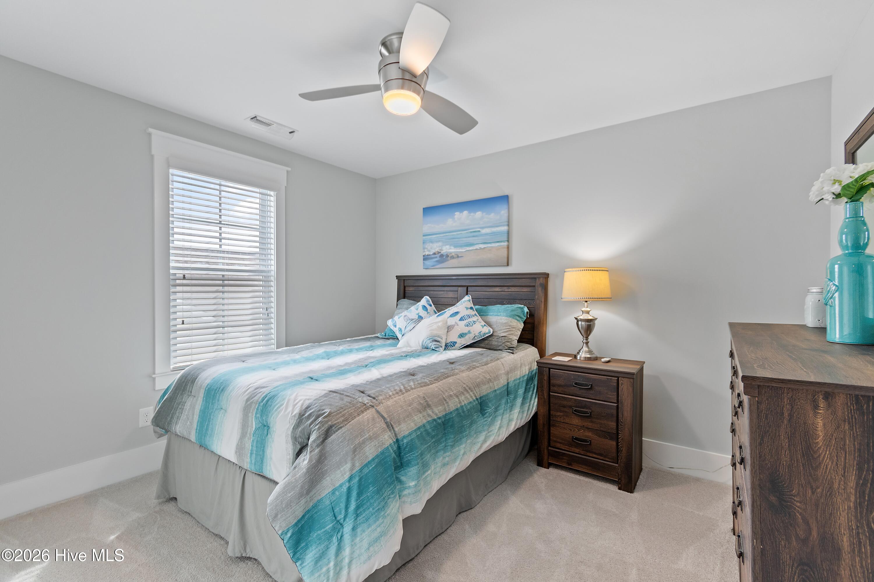 100561282 | Photo 45