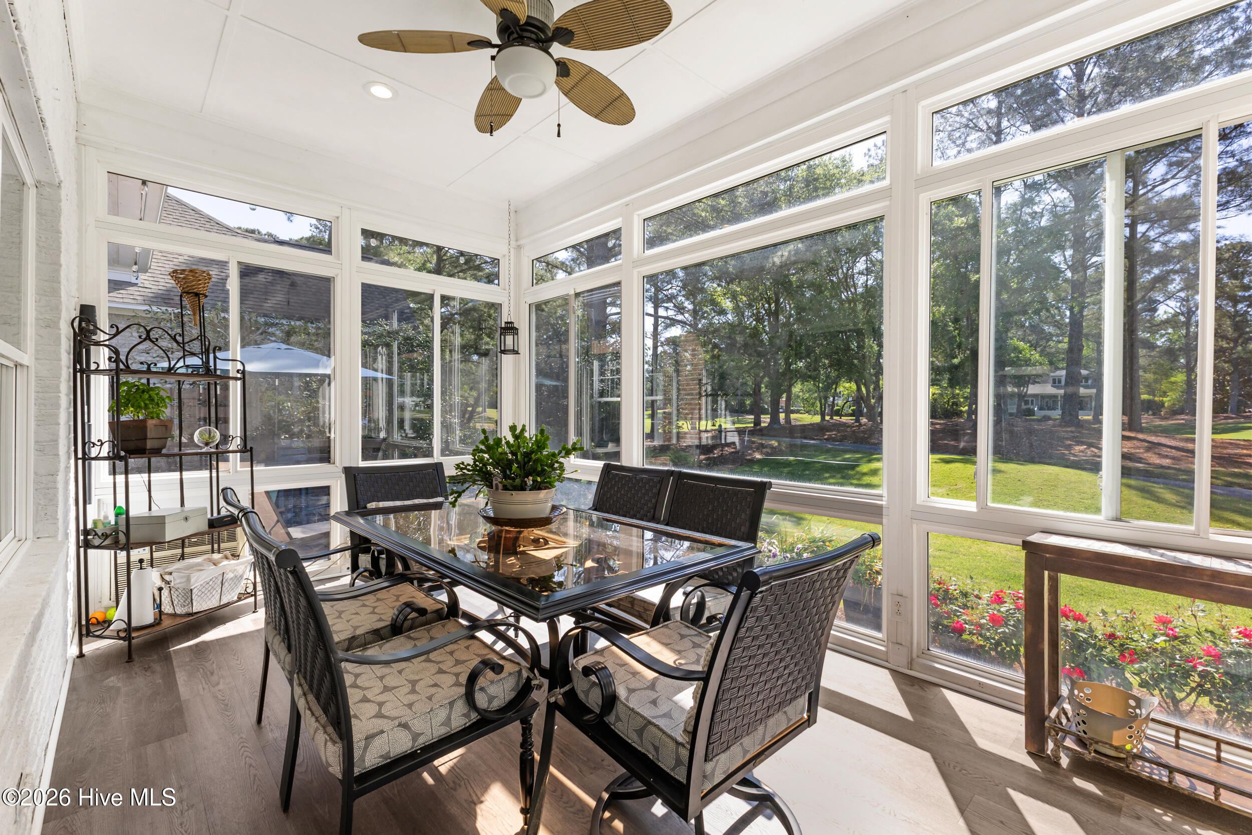 100569489 | Photo 42