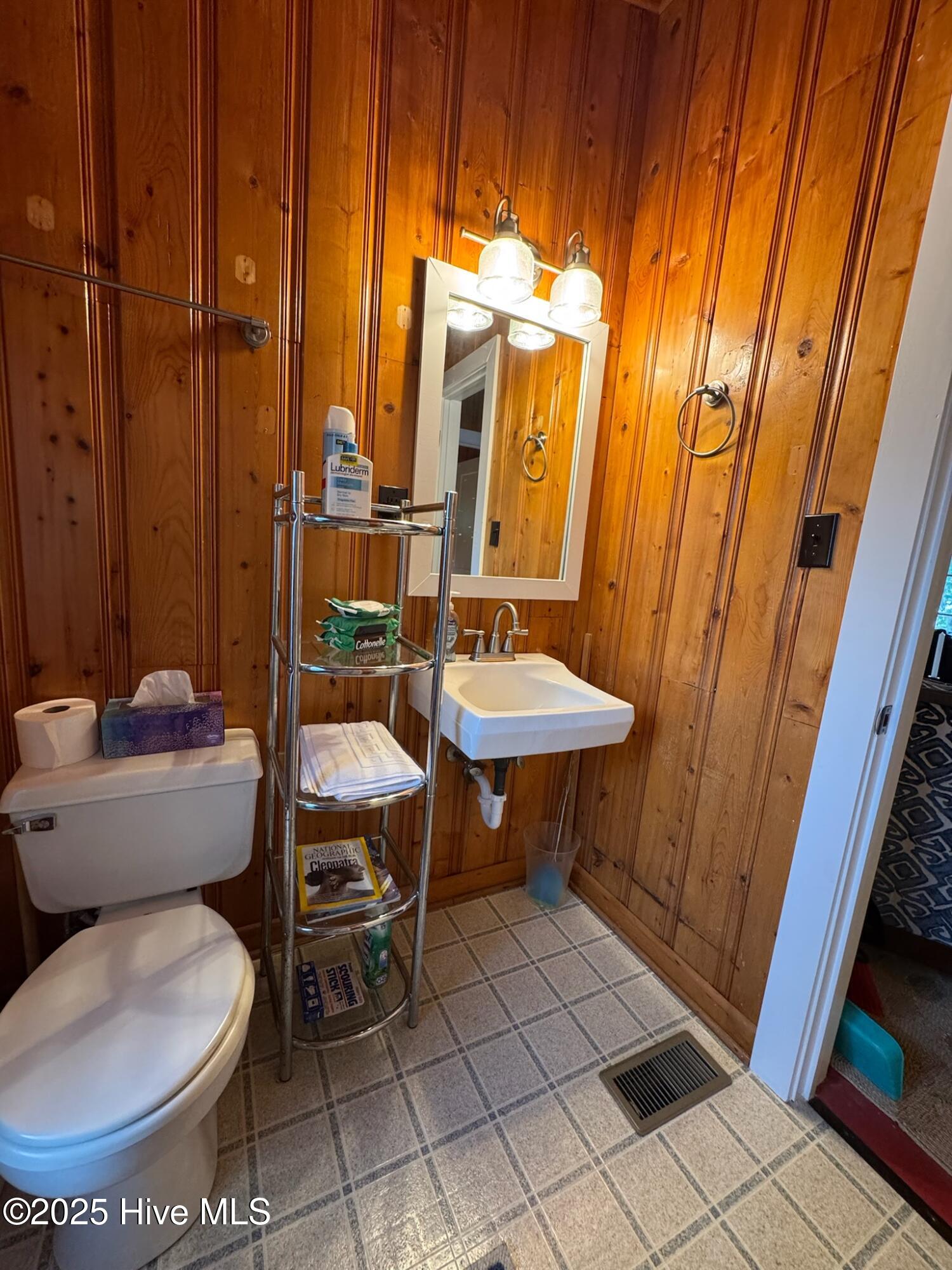 100543685 | Photo 26