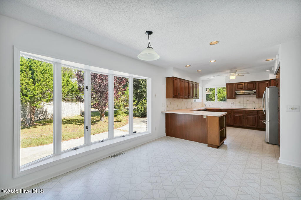 100532776 | Photo 11