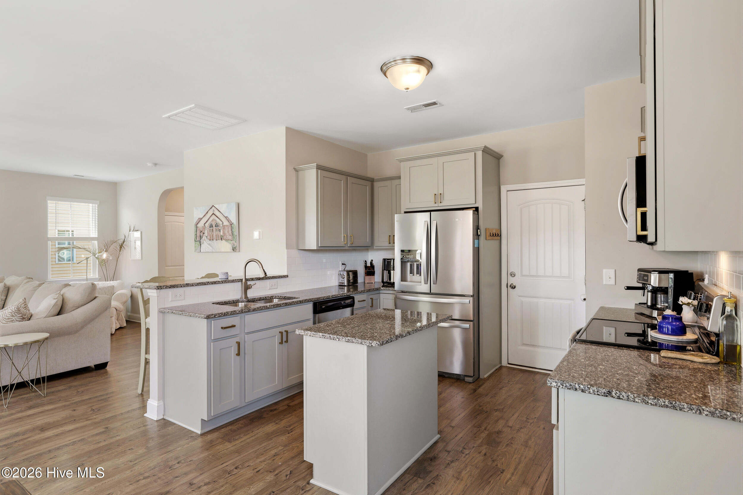 100575615 | Photo 11